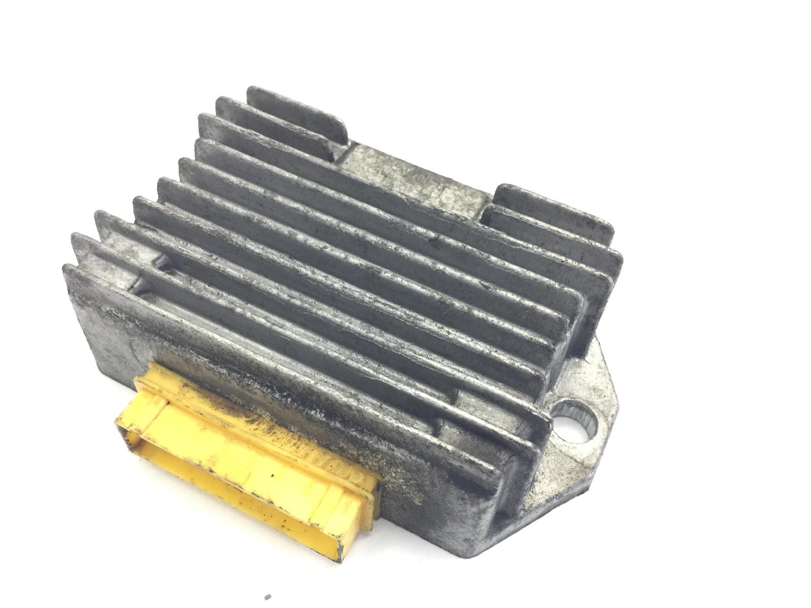 Piaggio vespa et4 125 regolatore di tensione 1996 1998 m0400