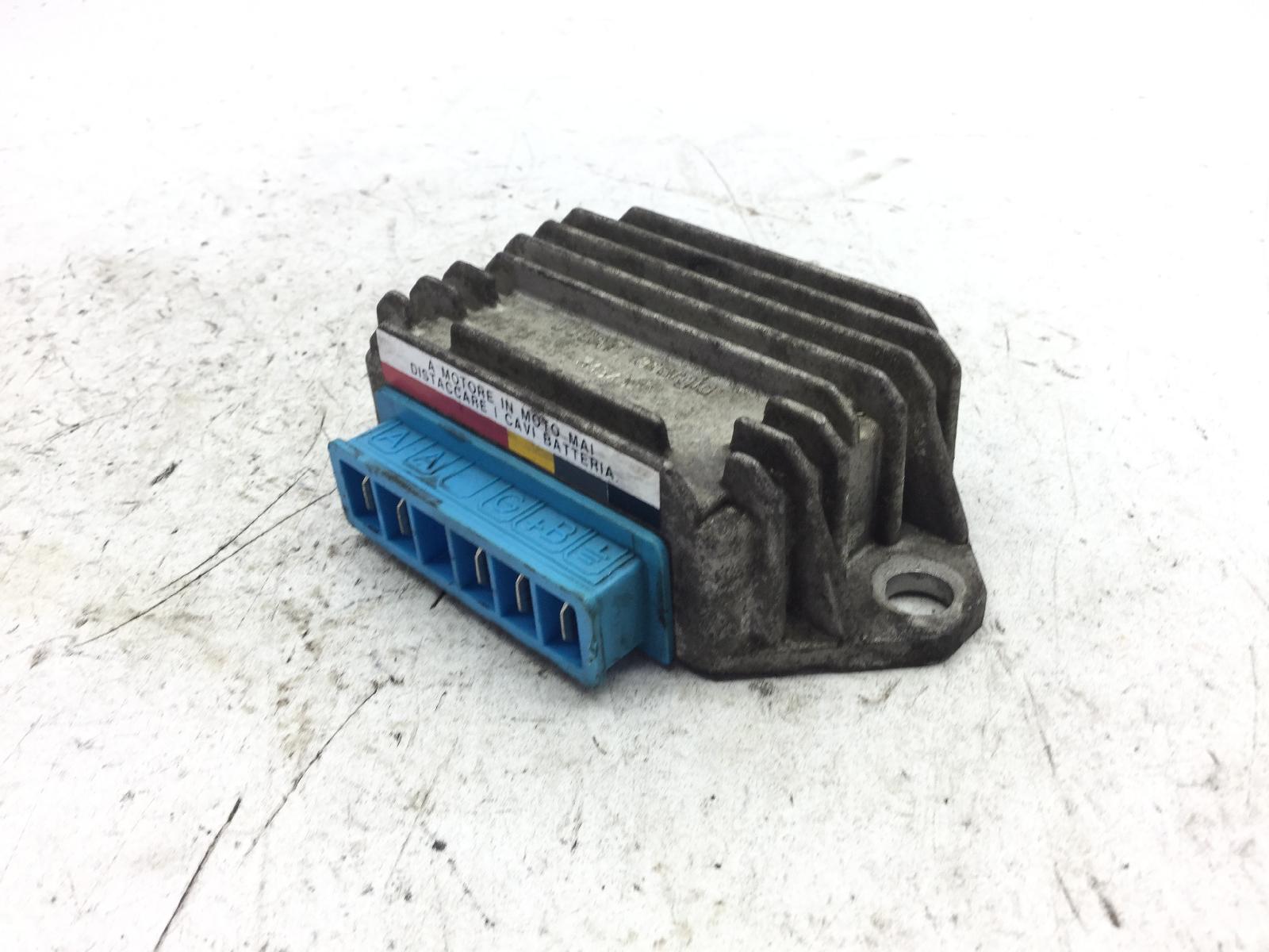 Piaggio vespa et4 125 regolatore di tensione 1996 1998 m0400