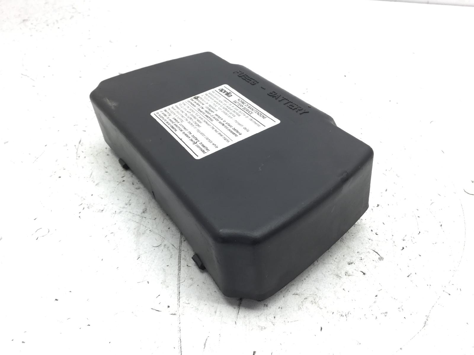 Aprilia scarabeo 4t 100 coperchio tappo batteria 2006 2009 vaa00