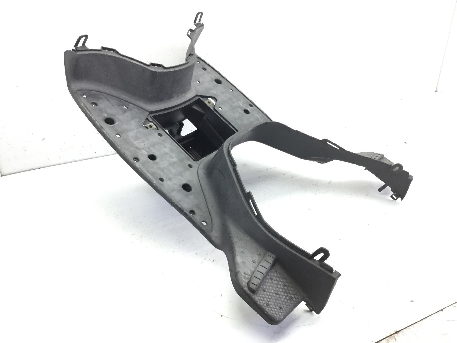 Aprilia scarabeo light 200 carena pedana pavimento poggiapiedi 2007 2007 rba00