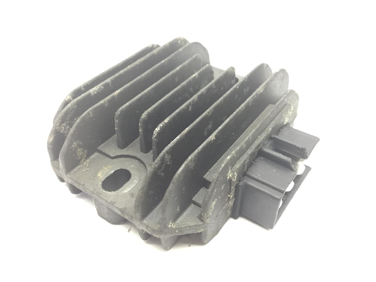 Aprilia scarabeo light 200 regolatore di tensione 2007 2007 rba00