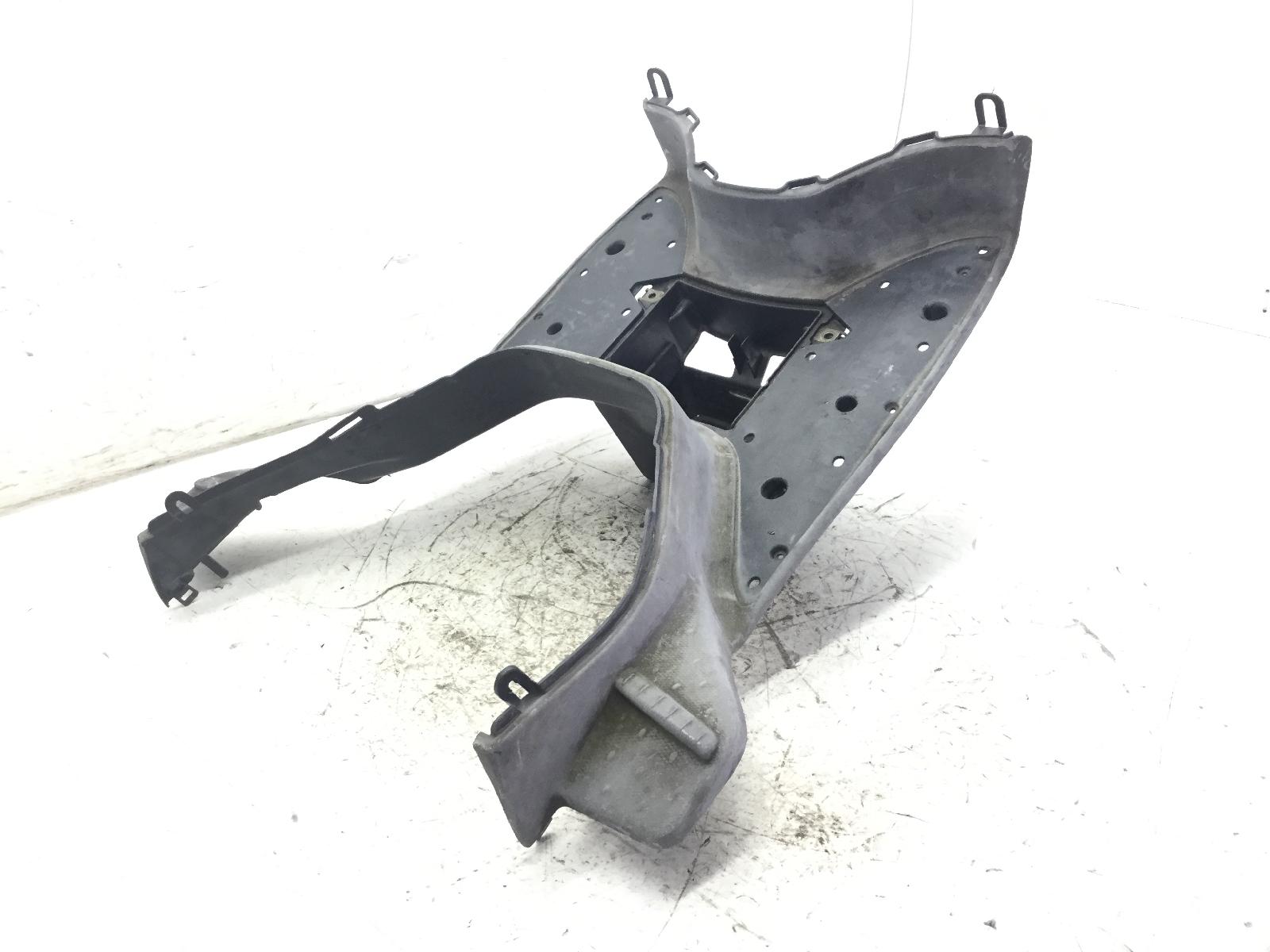Aprilia scarabeo light 200 carena pedana pavimento poggiapiedi 2007 2007 rba00