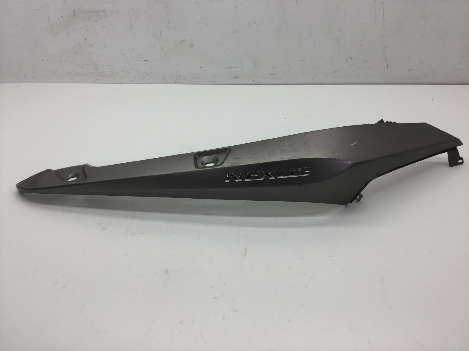 Gilera nexus 500 carena fiancata posteriore destra con attacco rotto 2003 2005 m35100