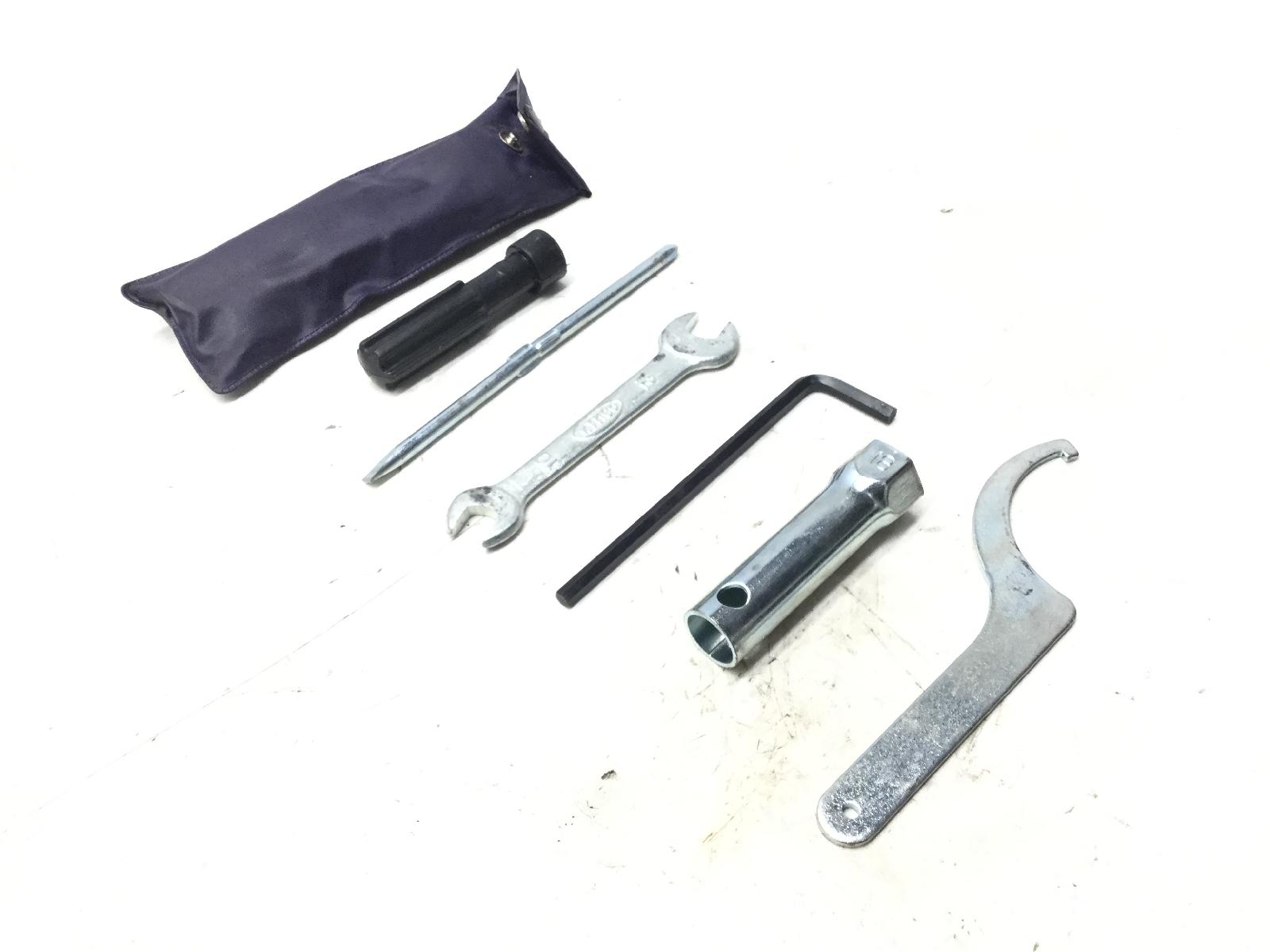 Kymco xciting i r 300 kit attrezzi attrezzatura di bordo 2008 2008 t72001