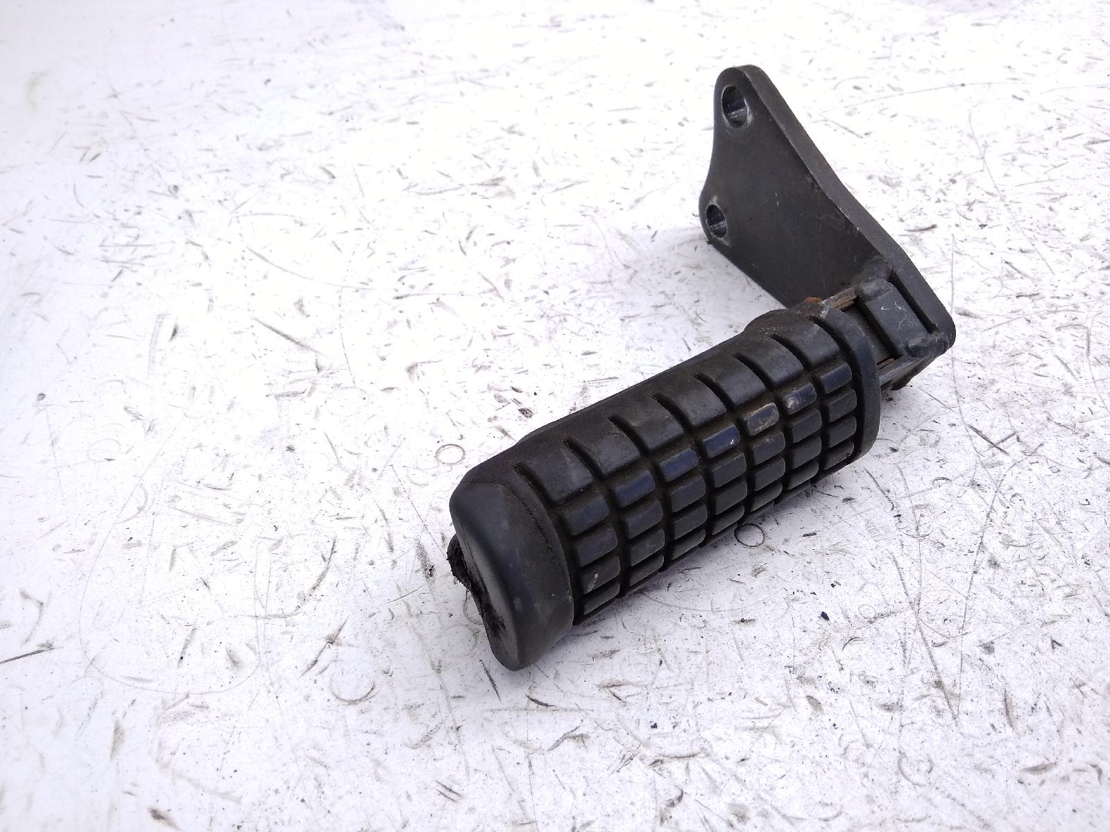 Suzuki xf freewind 650 pedana anteriore destra e supporto - gomma rotta 1997 2001 ac111