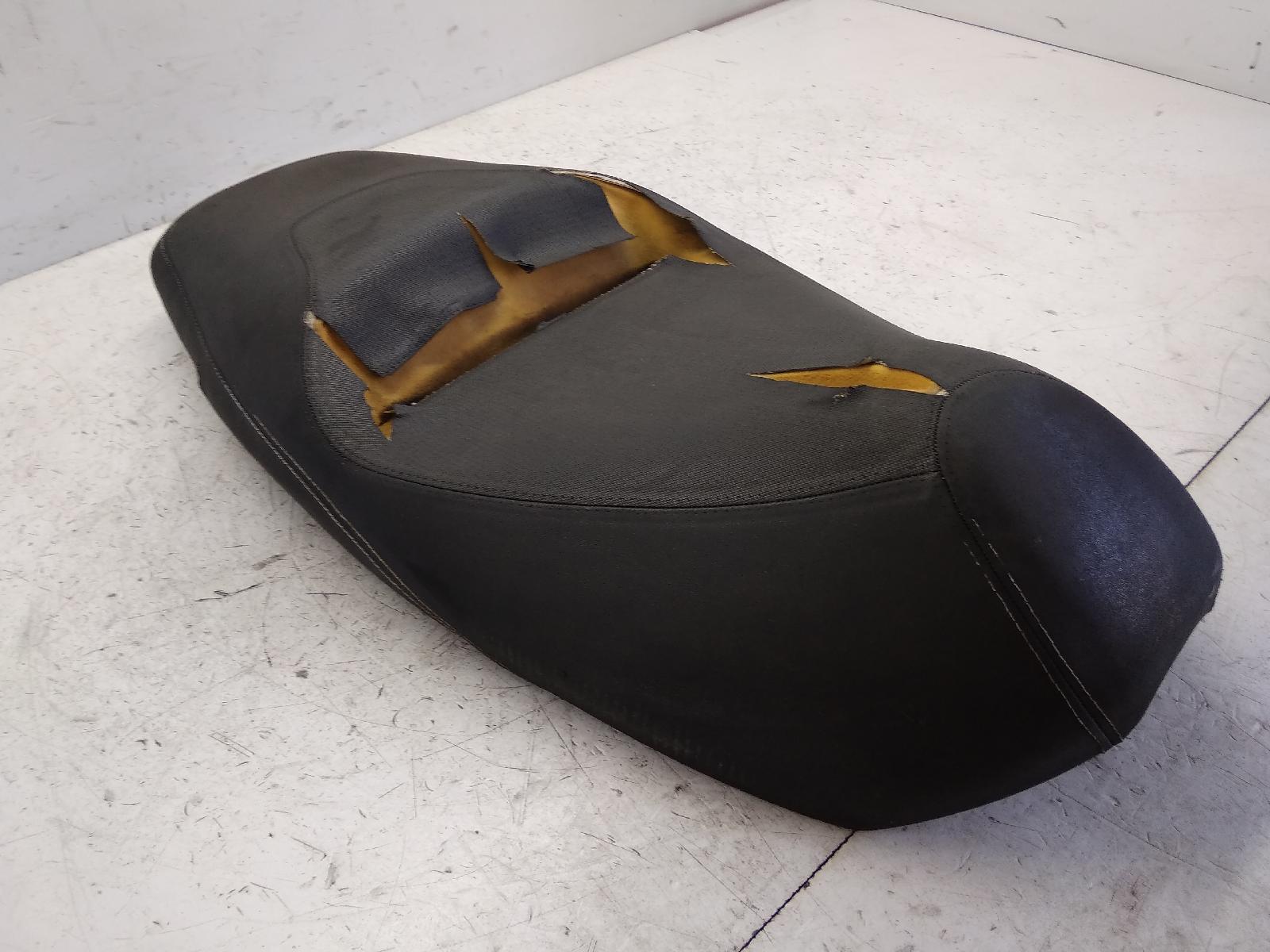 Piaggio carnaby 125 sella saddle con fodera strappata e spugna rotta 2007 2010 m60200
