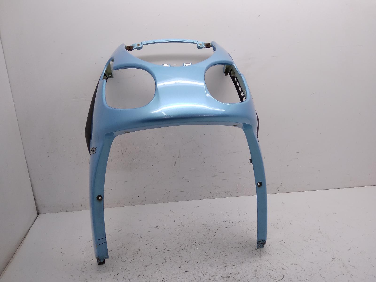 Piaggio carnaby 125 carena scudo anteriore con crepa e attacco rotto 2007 2010 m60200