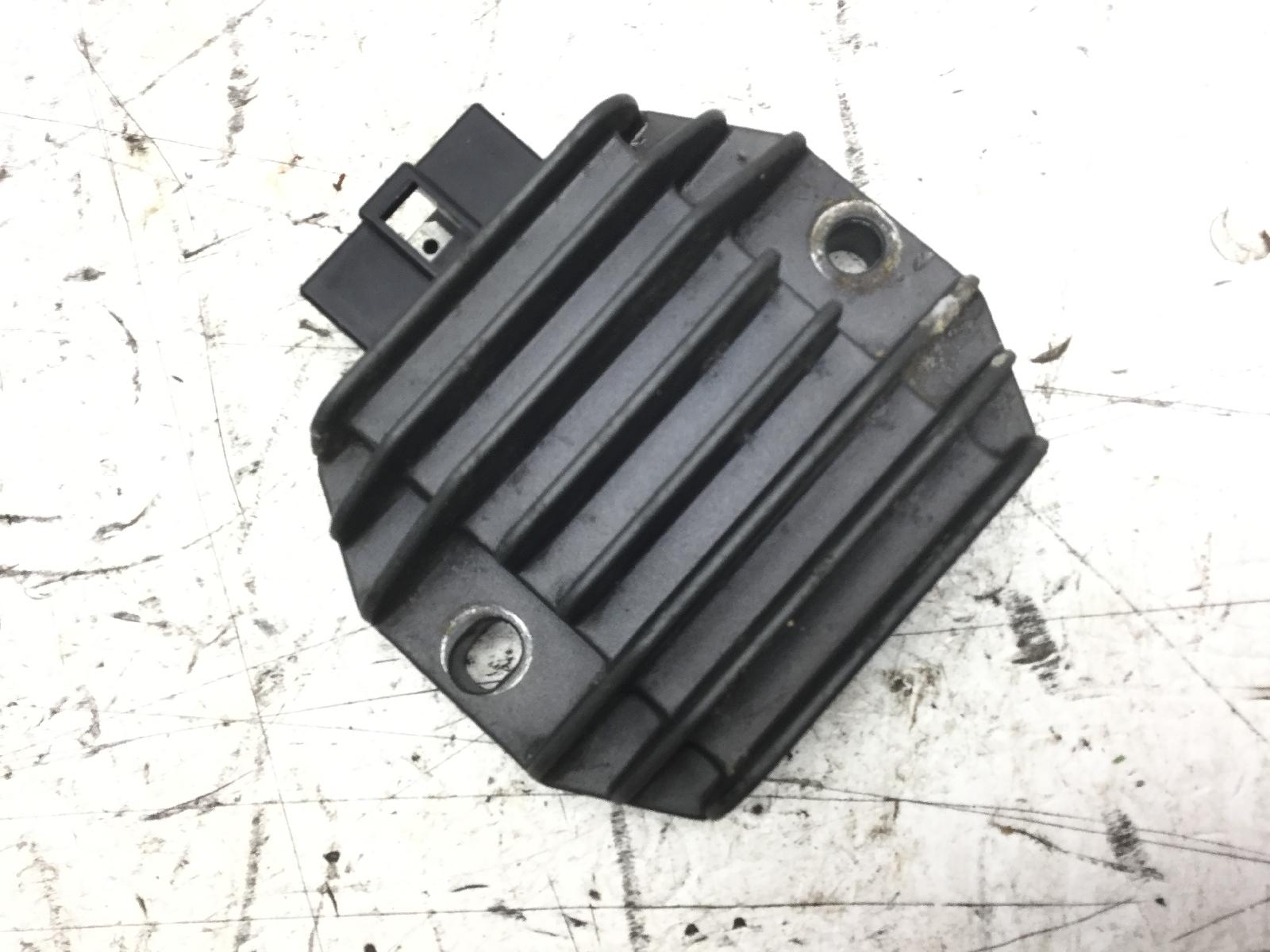 Piaggio carnaby 125 regolatore di tensione 2007 2010 m60200