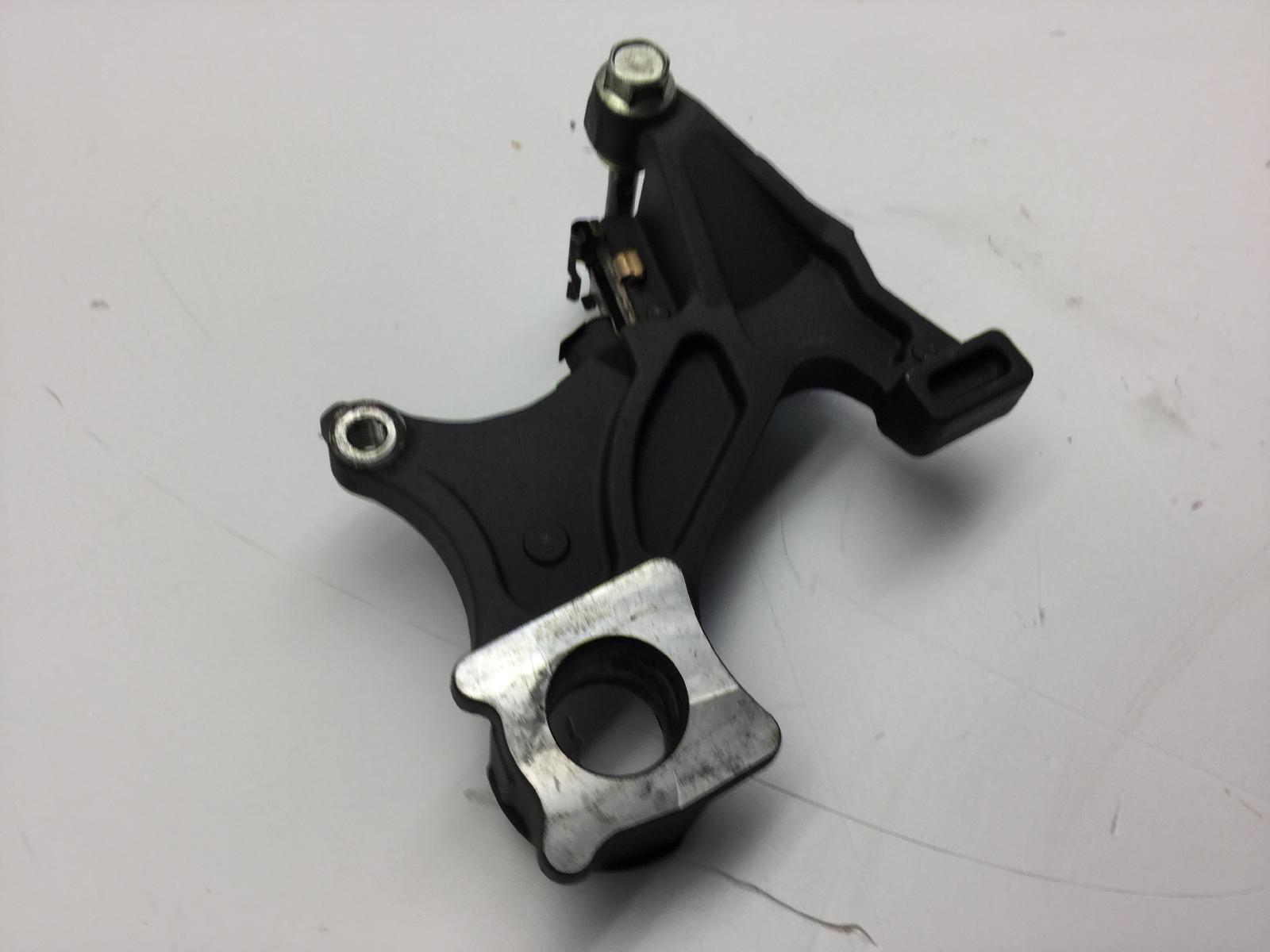 Suzuki gsr k7 600 supporto staffa pinza freno posteriore 2007 2008 b9111