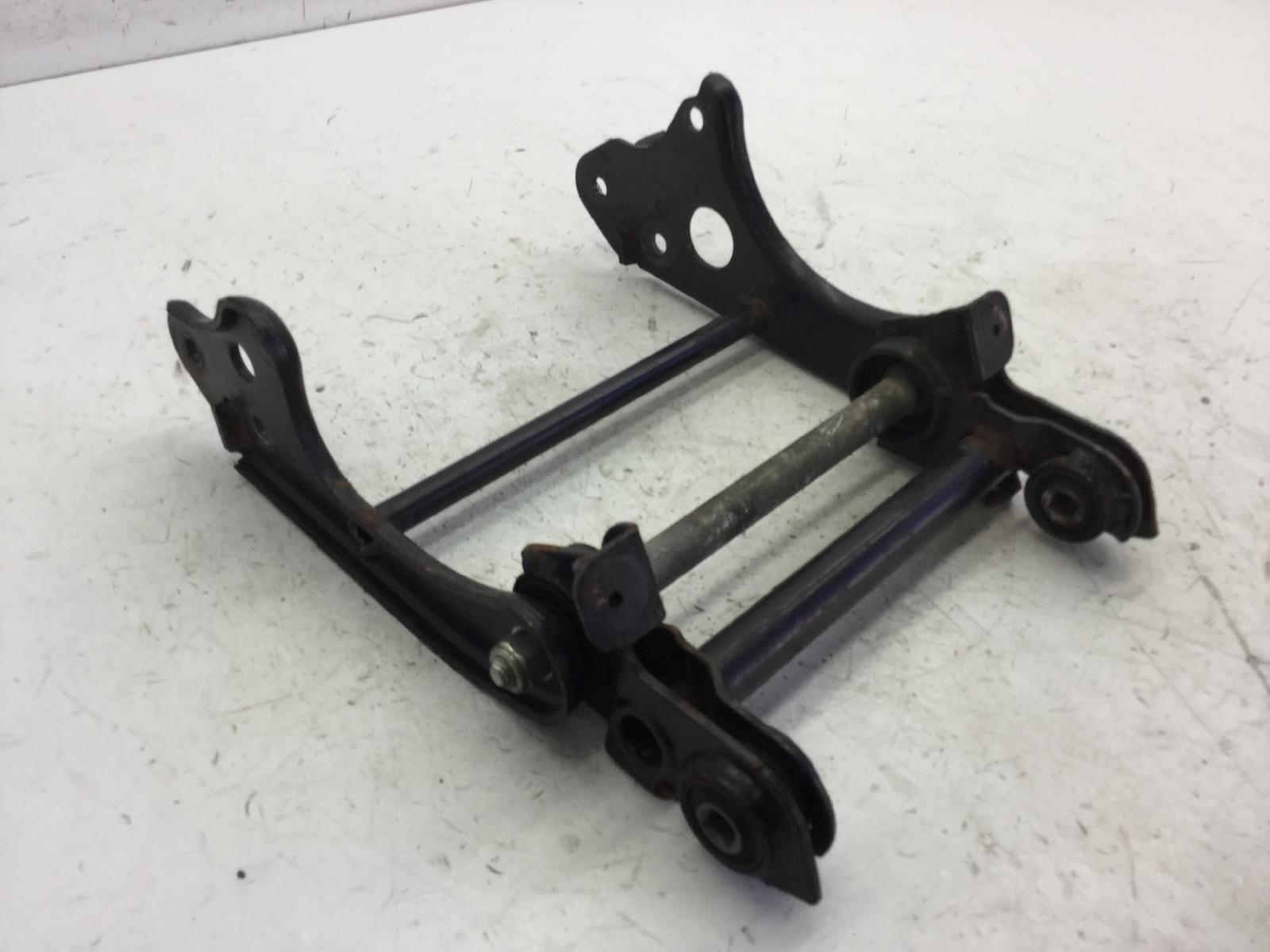 Malaguti madison r euro 2 125 staffa supporto motore 2003 2004 690102