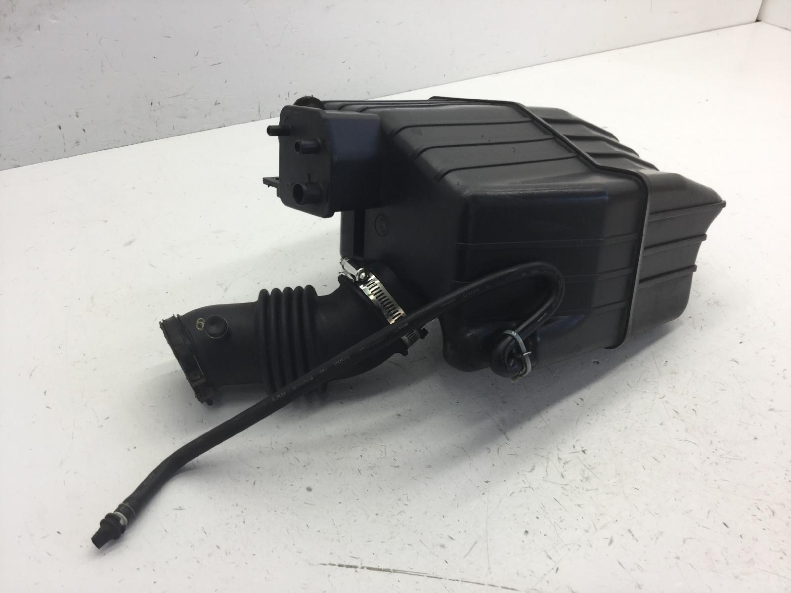 Kymco xciting 500 cassa scatola filtro aria con piccola crepa su attacco 2005 2005 t70000