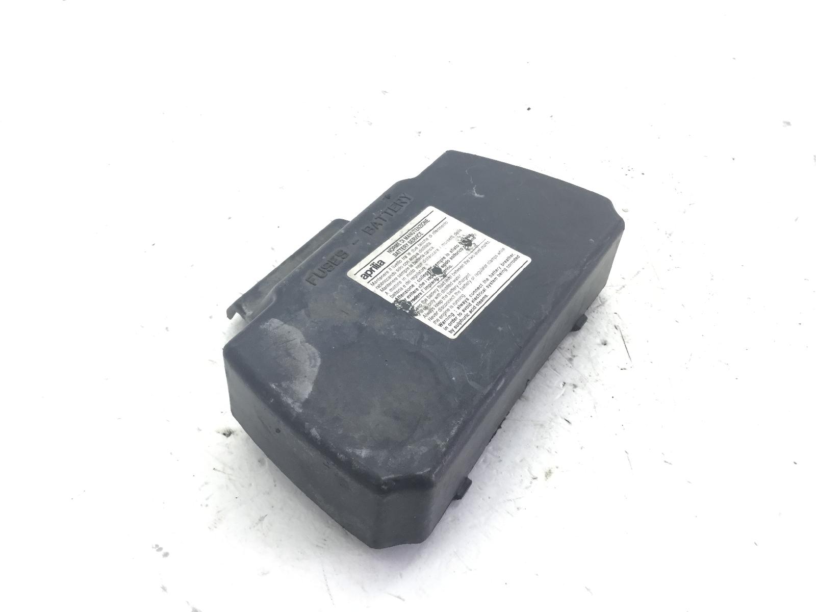 Aprilia scarabeo 4t 100 carena coperchio tappo vano batteria 2010 2012 vaa00