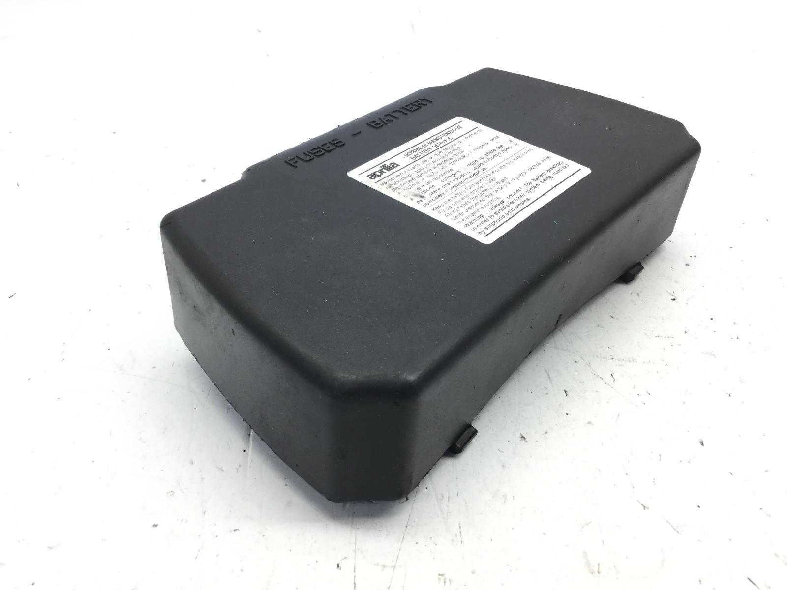 Aprilia scarabeo 4t 100 coperchio tappo vano batteria 2010 2012 vaa00