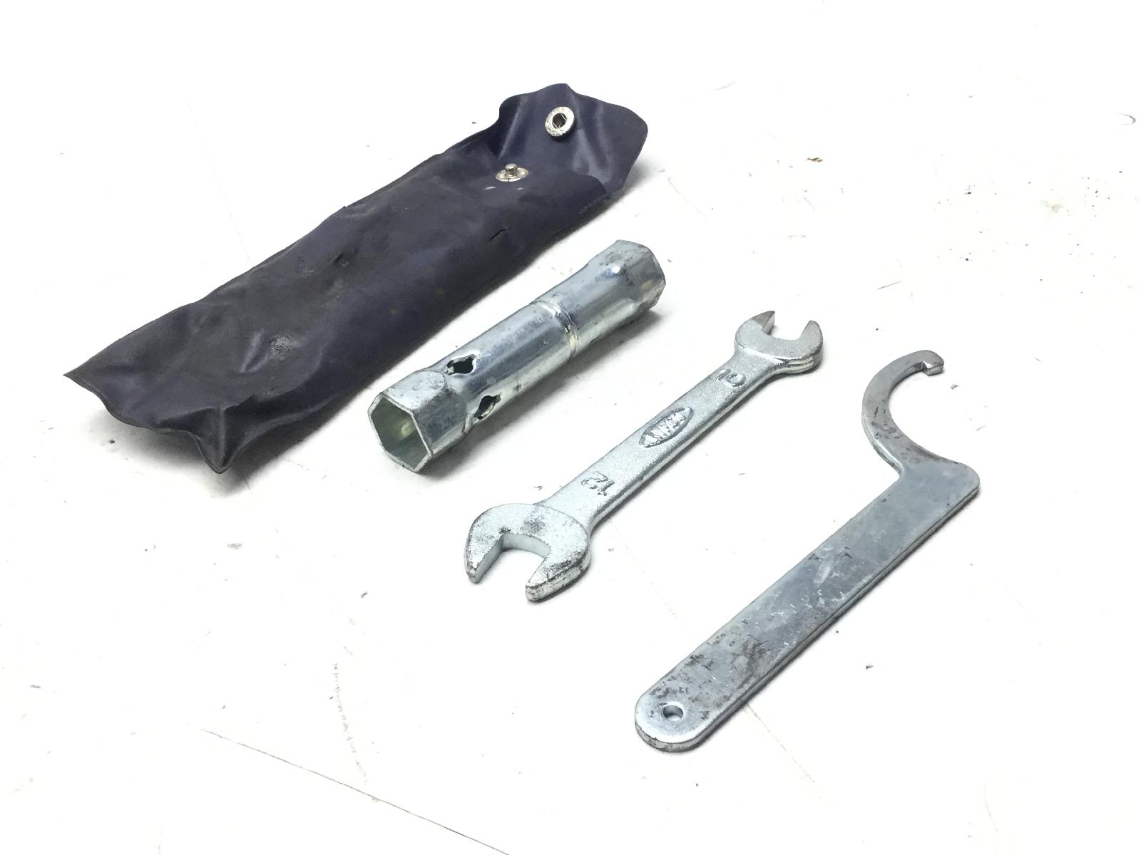 Piaggio beverly 200 kit attrezzi attrezzatura di bordo 2001 2003 m2820