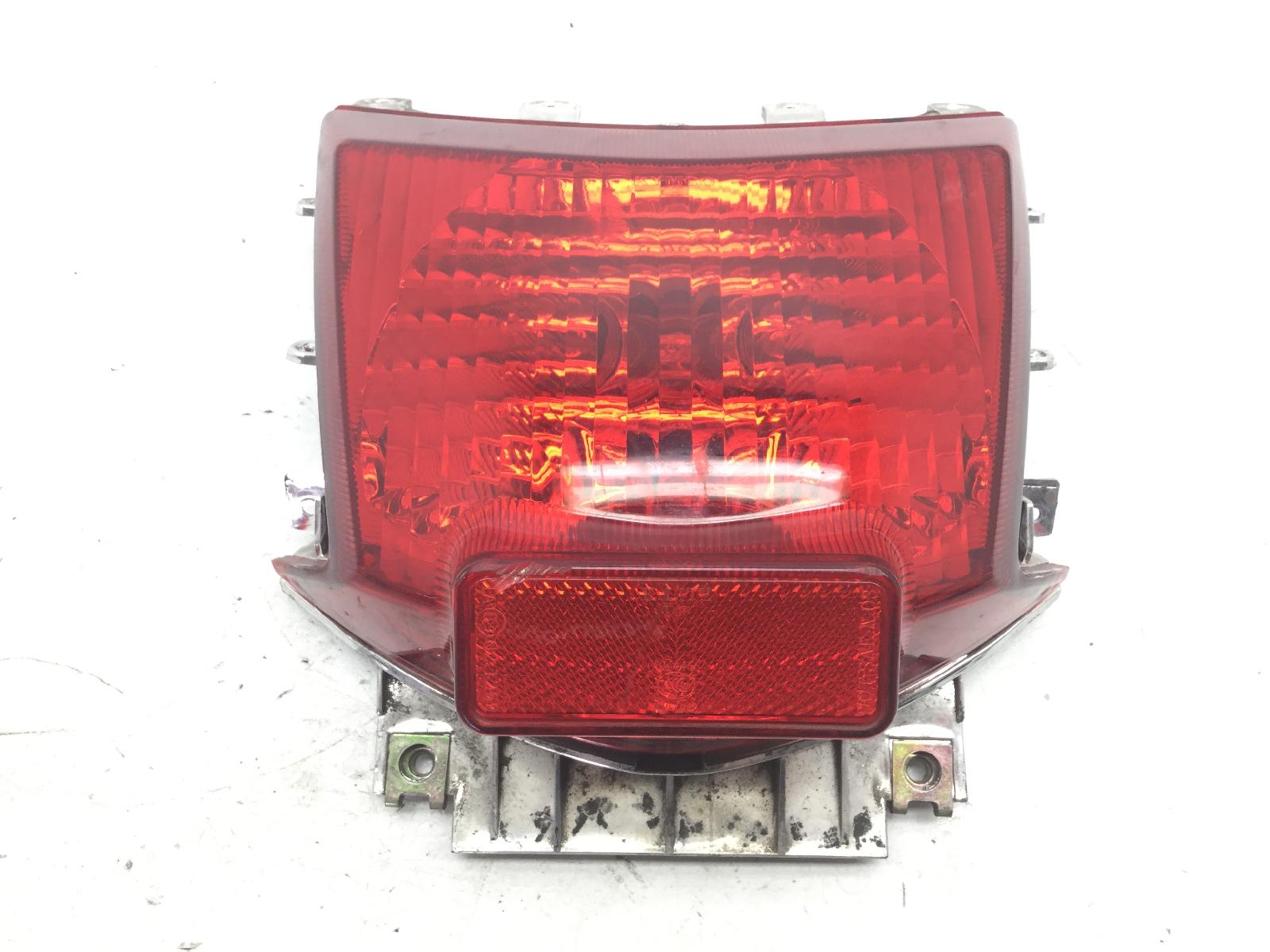 Kymco like 125 faro fanale posteriore luce con lievi graffi su vetro 2009 2011 d20000