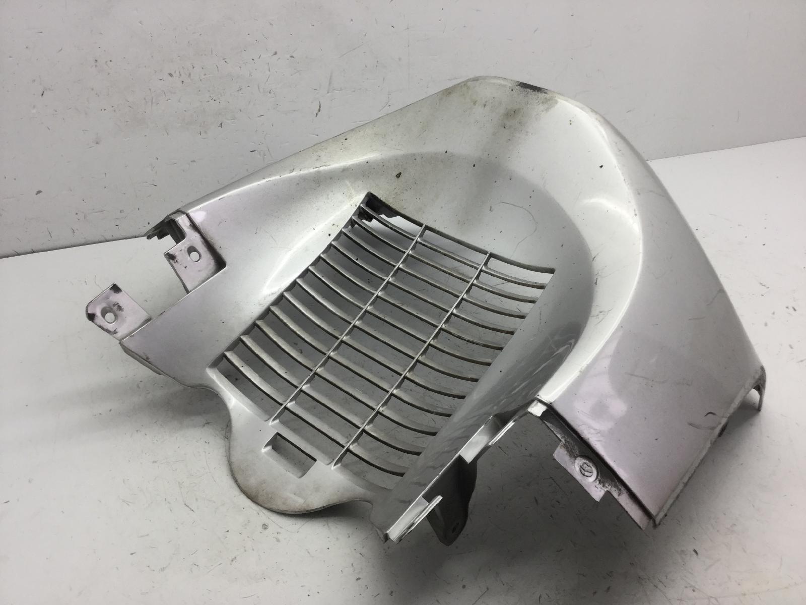 Suzuki burgman an 400 carena chiglia puntale anteriore - attacco rotto 1999 2000 au131