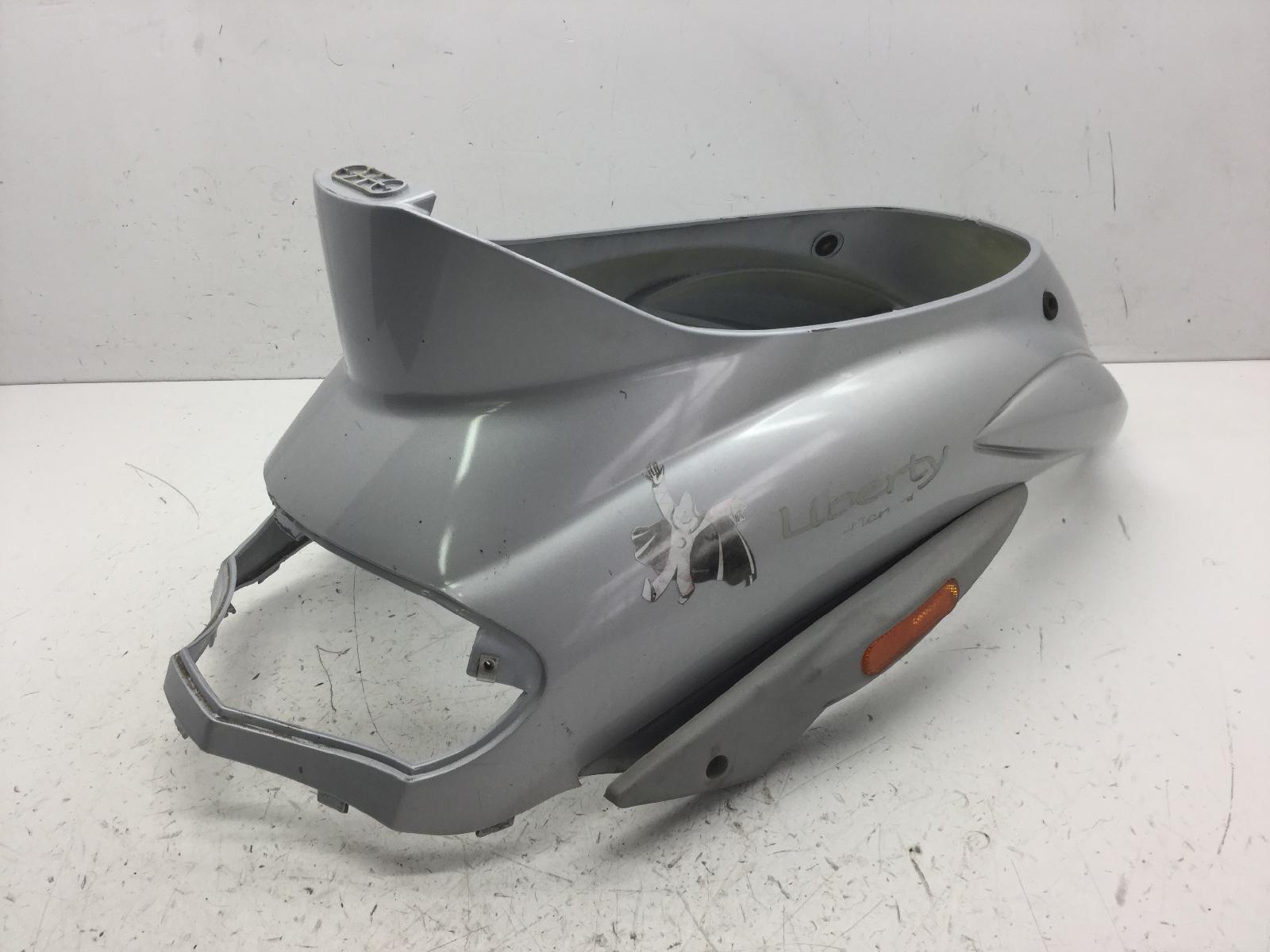 Piaggio liberty 4t rst 50 carena codone posteriore con attacco rotto 2004 2004 c42200
