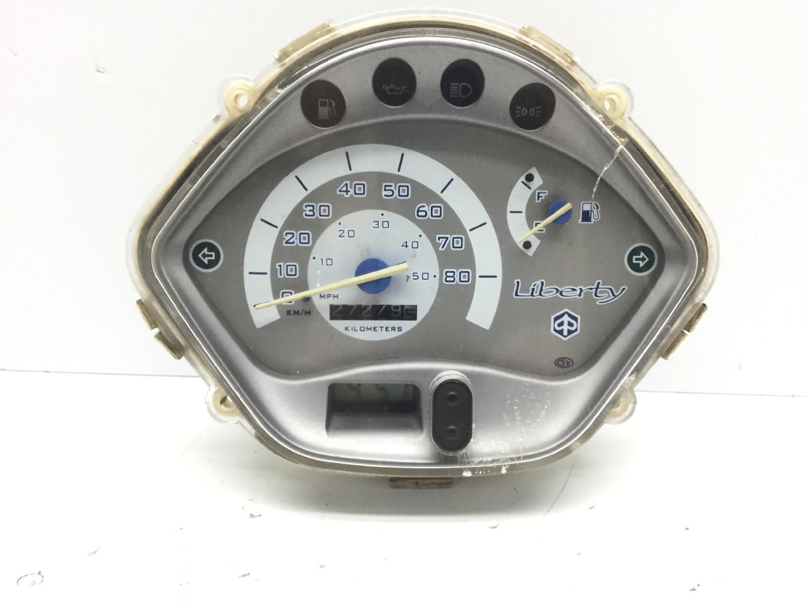 Piaggio liberty 4t rst 50 strumentazione con crepe e alette rotte 2004 2004 c42200