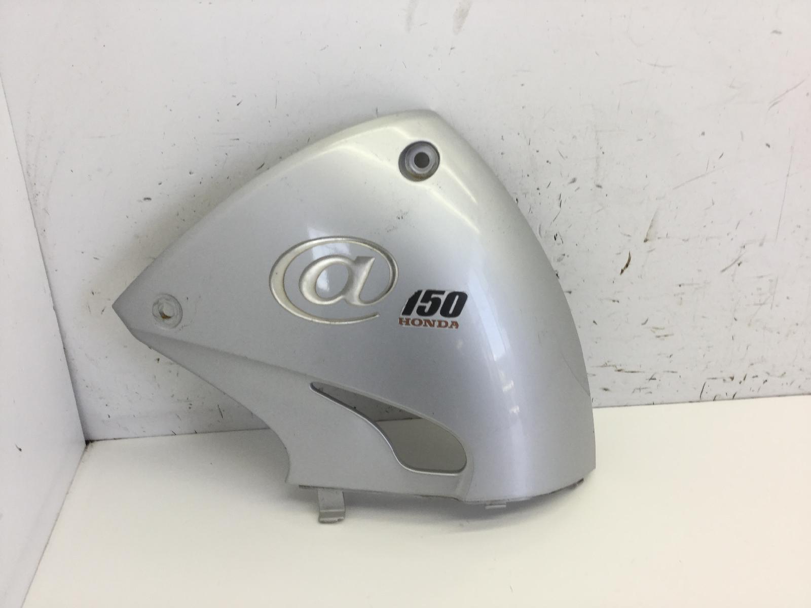 Honda @ chiocciola 150 carena fianchetto destro - attacco rotto 2000 2002 zdckf03a0yf