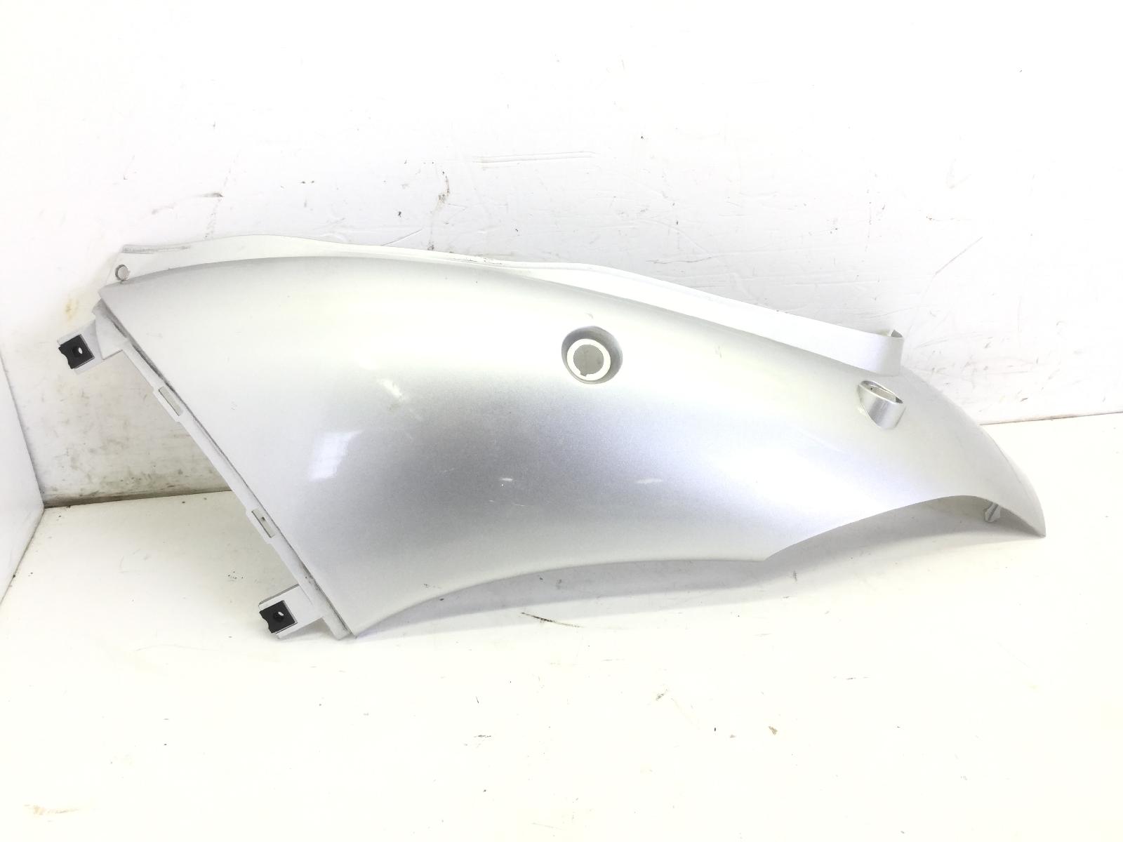 Honda @ chiocciola 150 carena fiancata posteriore sinistra - attacco rotto 2000 2002 zdckf03b03f