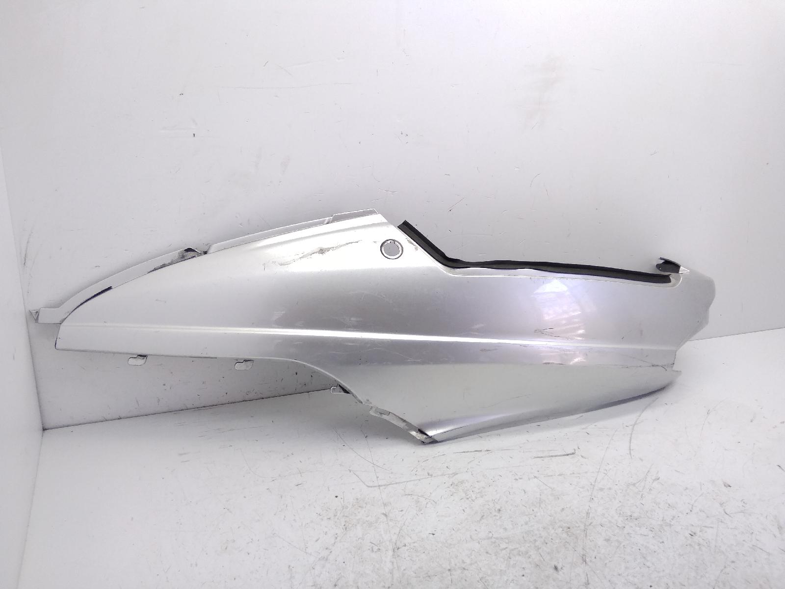 Suzuki burgman an 250 carena fiancata posteriore sinistra -2 attacchi rotti 1999 2000 an131