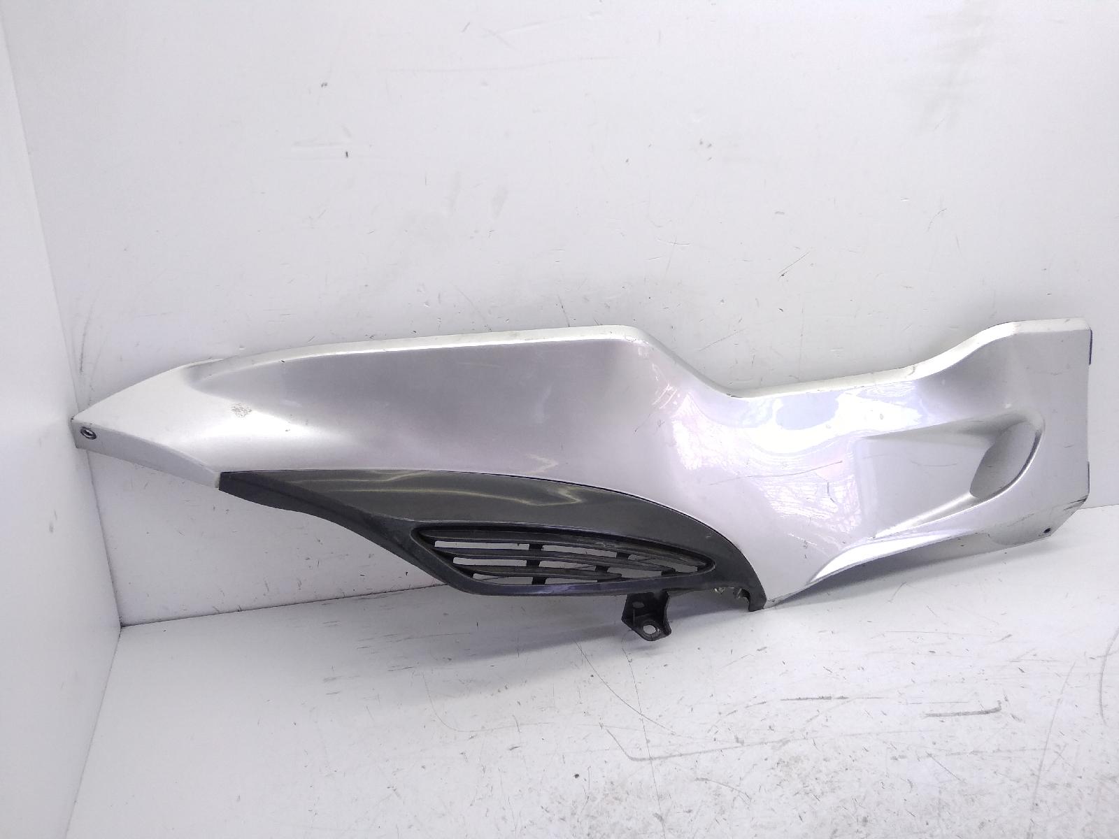 Suzuki burgman an 250 carena sottopedana destra - crepe su 2 attacchi 1999 2000 an131