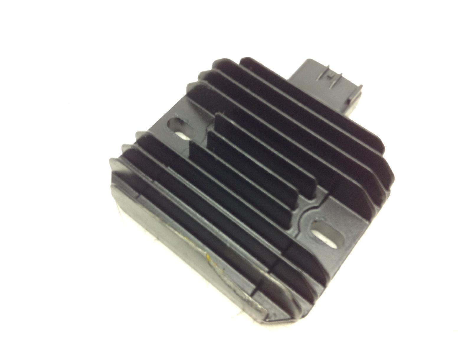 Suzuki gsr k6 600 regolatore tensione con aletta rotta 2006 2006 b9111