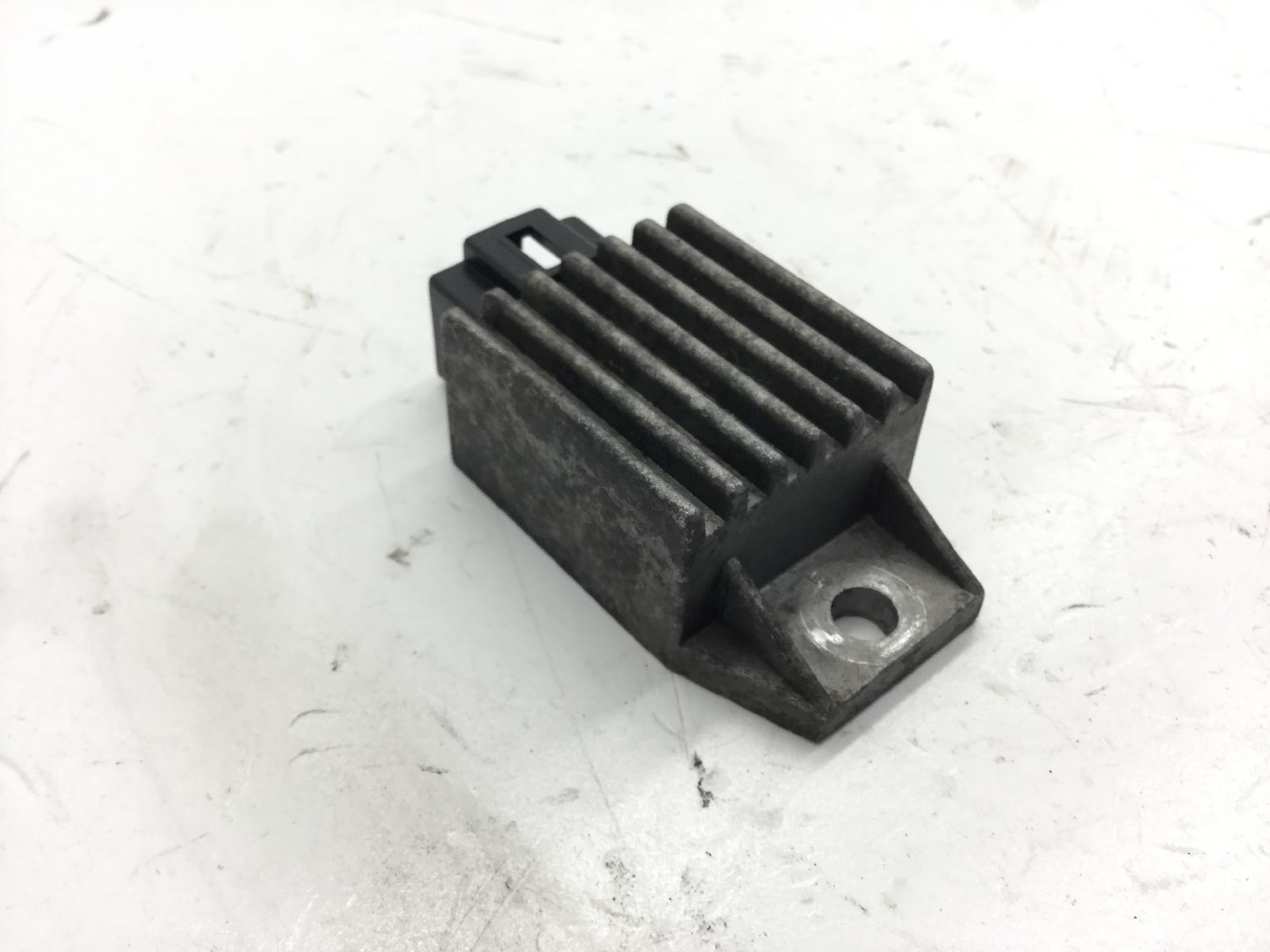 Kl pulsar 125 regolatore di tensione