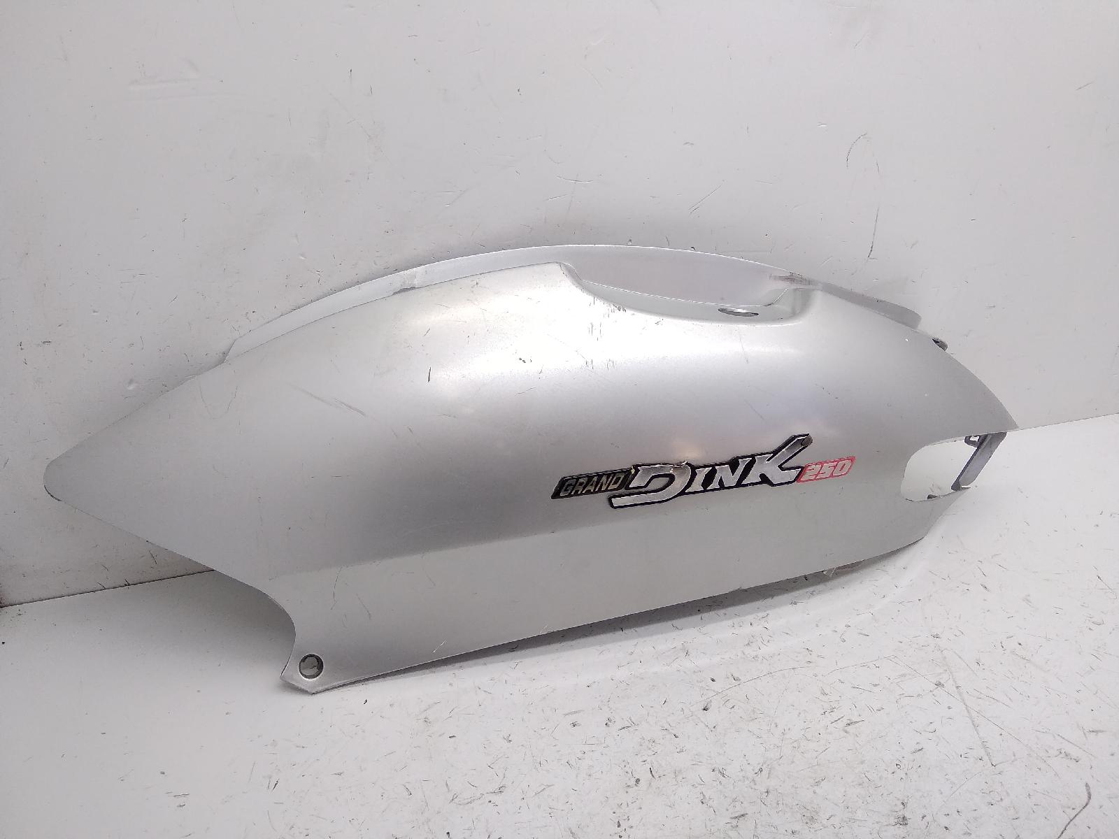 Kymco grand dink 250 carena fiancata posteriore sinistra con rottura 2003 2004 s41011
