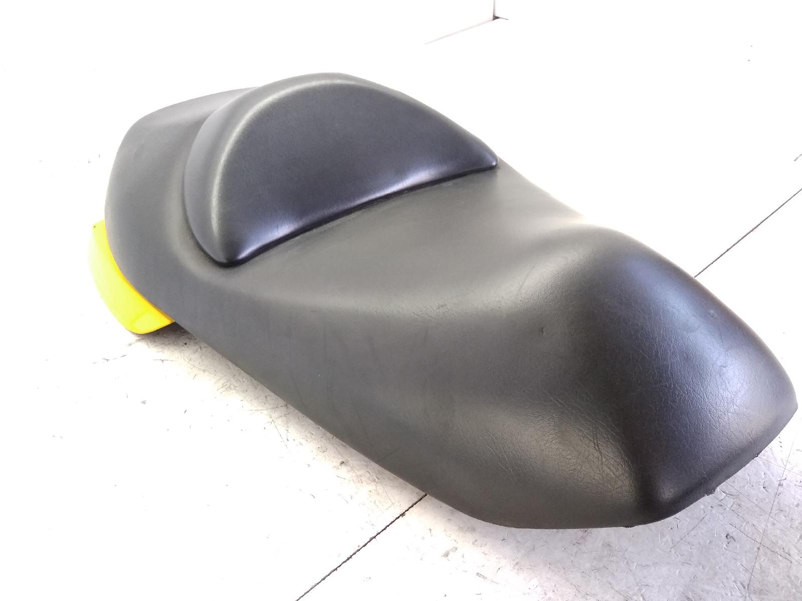 Suzuki burgman 150 sella saddle con piccoli strappi su fodera 2002 2002 br111
