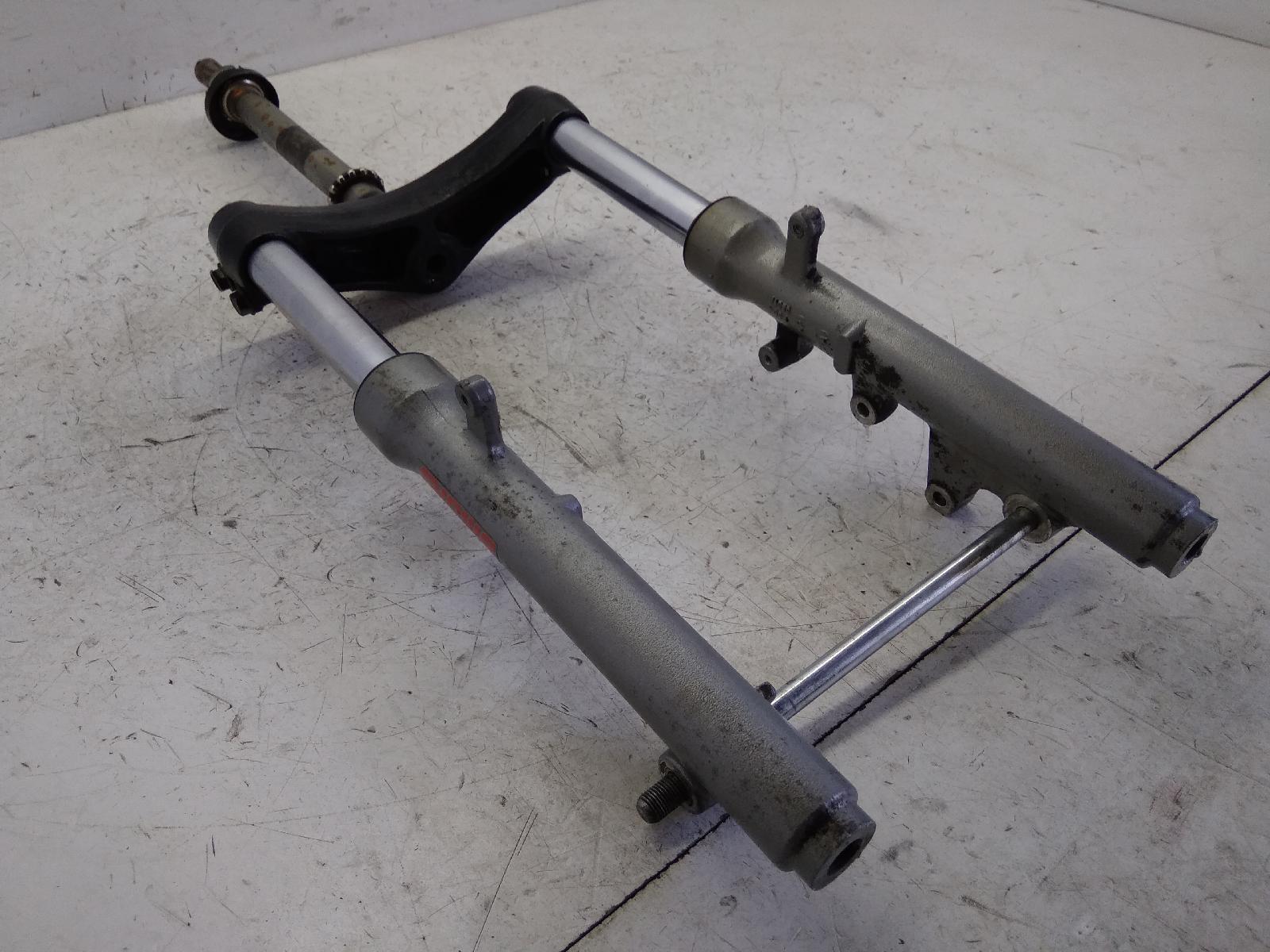 Suzuki burgman 150 forcella con tracce di ruggine su steli e paraoli k.o 2002 2002 br111