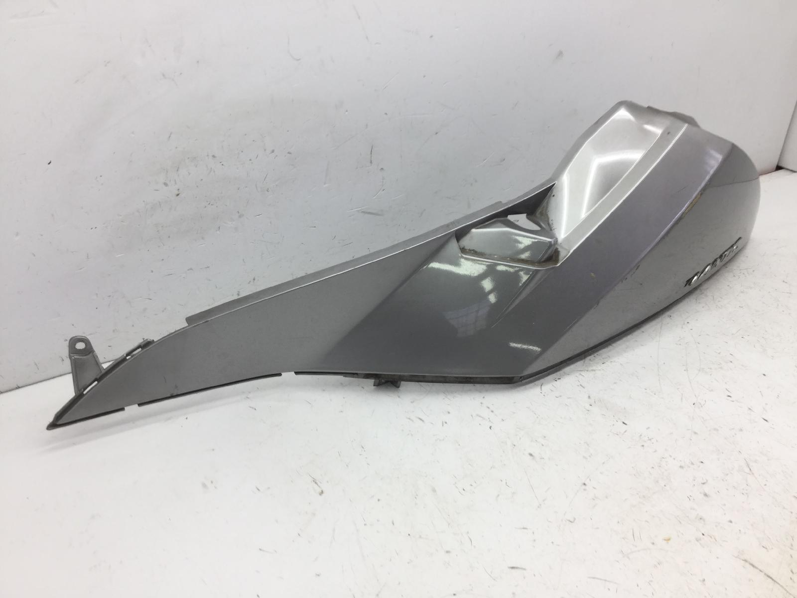 Aprilia atlantic 500 carena fiancata posteriore sinistra con crepa 2001 2004 pt003