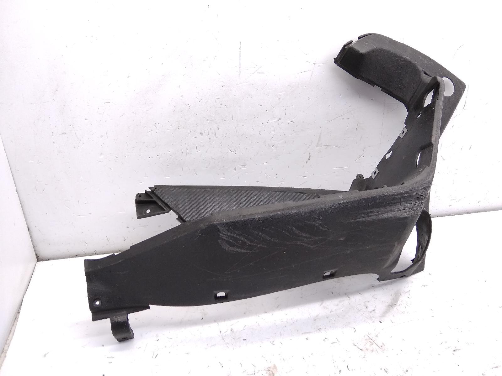 Aprilia atlantic 500 carena supporto pedana destra 2001 2004 pt003