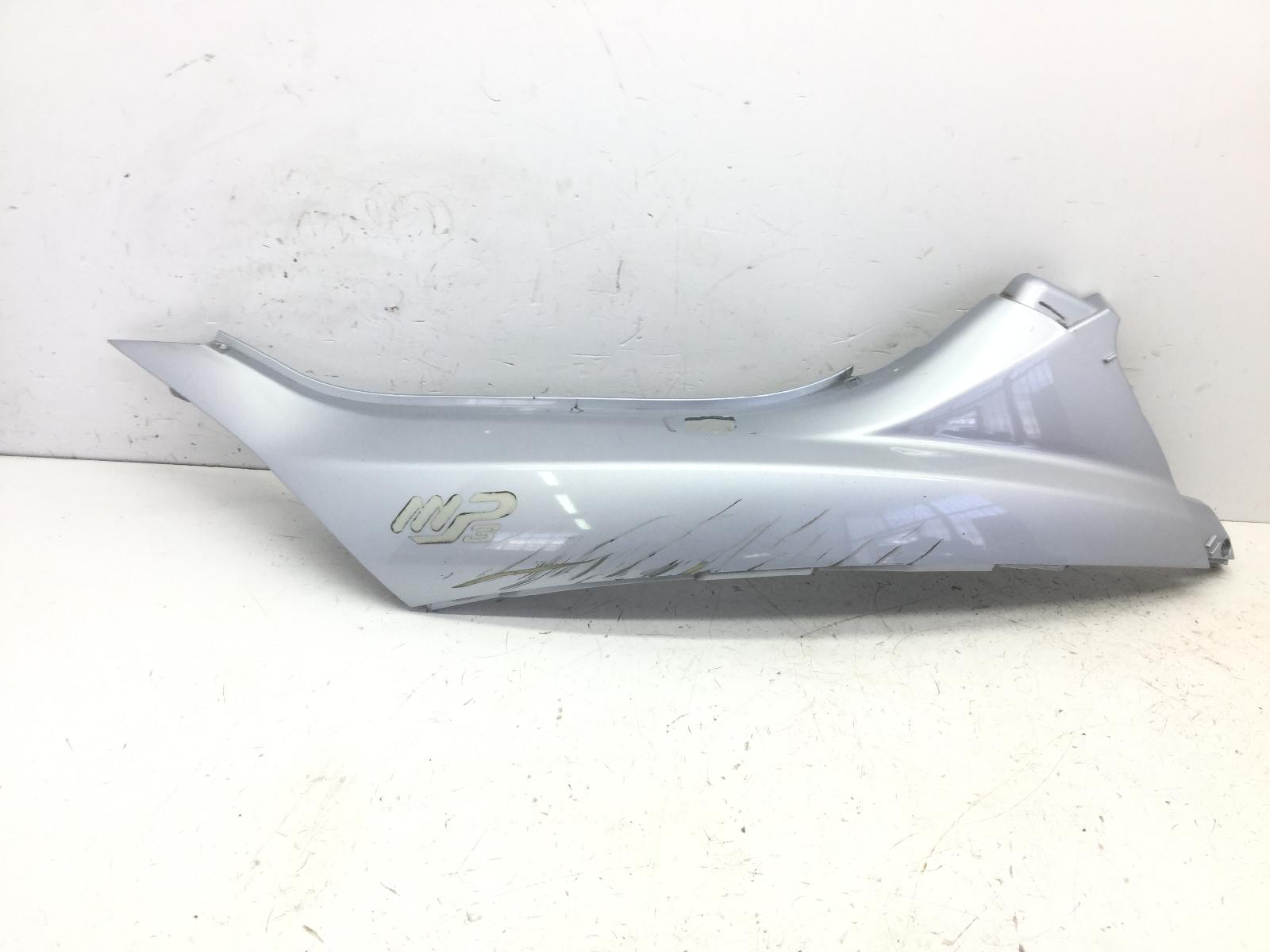 Piaggio mp3 250 carena fiancata posteriore sinistra con aletta rotta 2006 2008 m47201