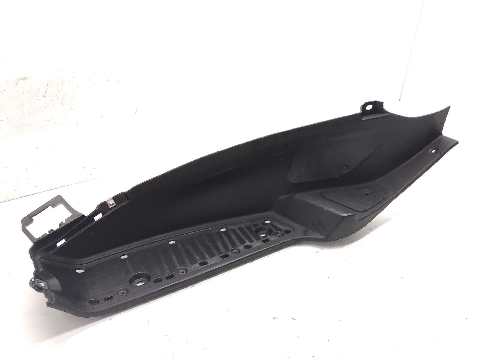 Piaggio mp3 250 carena pedana sinistra 2006 2008 m47201