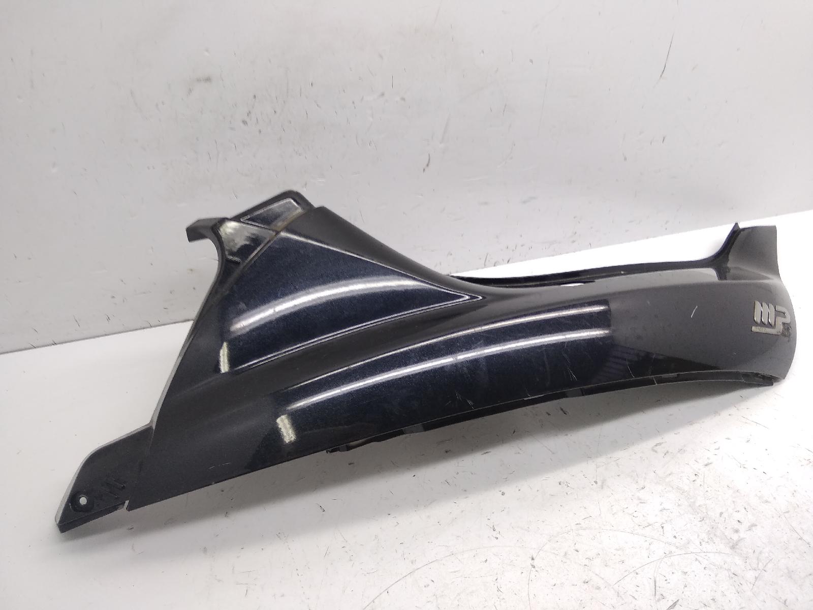 Piaggio mp3 250 carena fiancata posteriore destra - aletta rotta 2006 2008 m47201