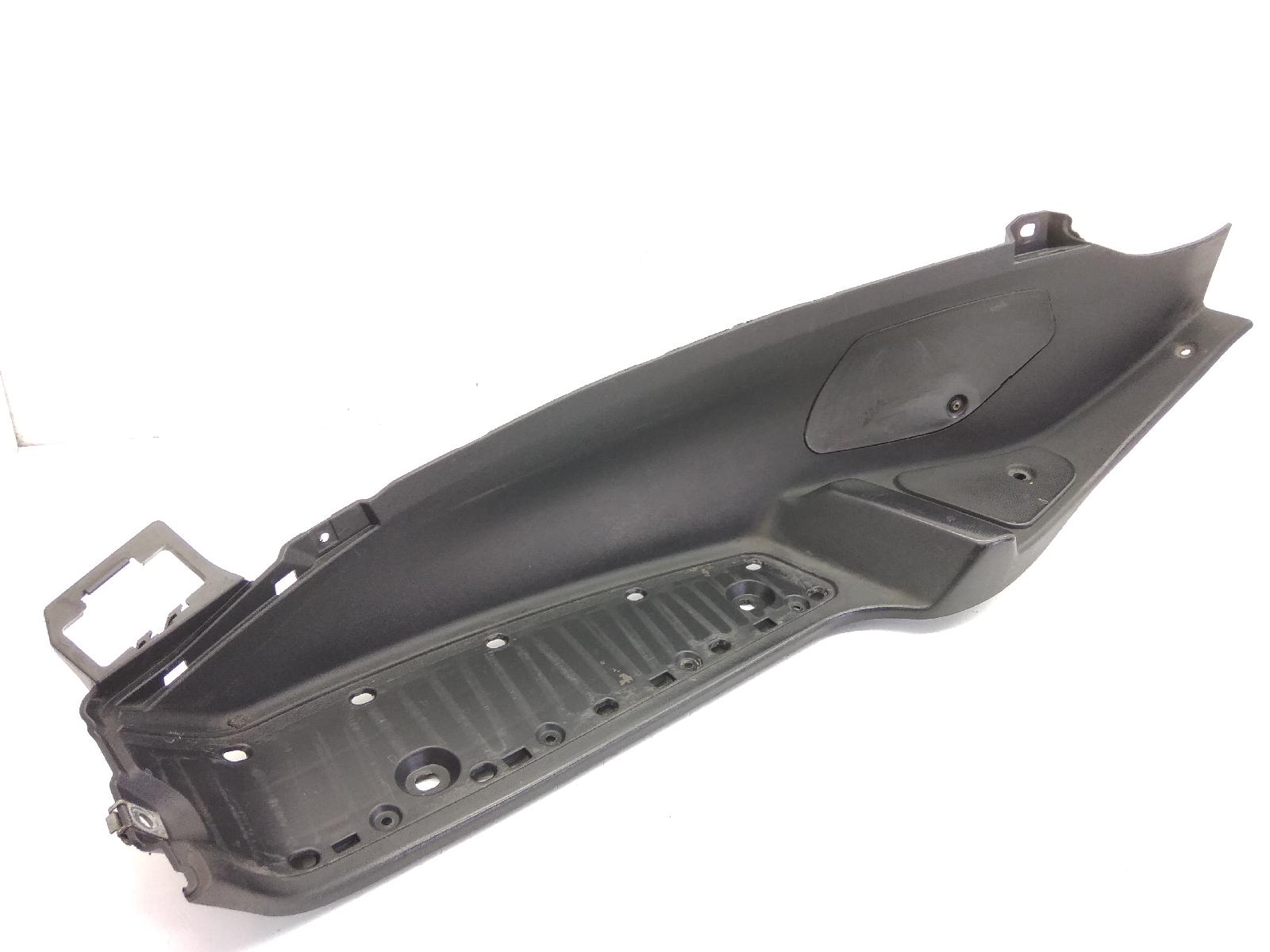 Piaggio mp3 250 carena pedana poggiapiedi sinistra 2006 2008 m47201