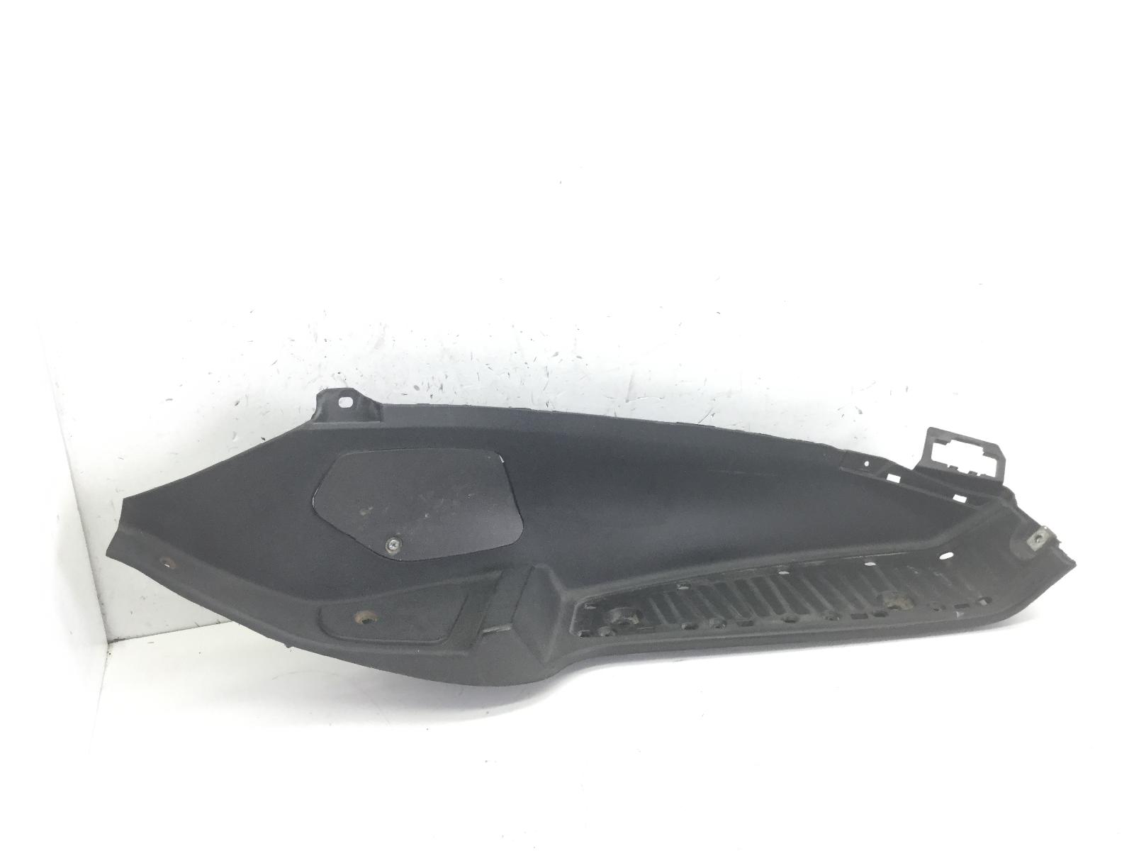 Piaggio mp3 250 carena pedana pavimento poggiapiedi destra 2006 2008 m47201