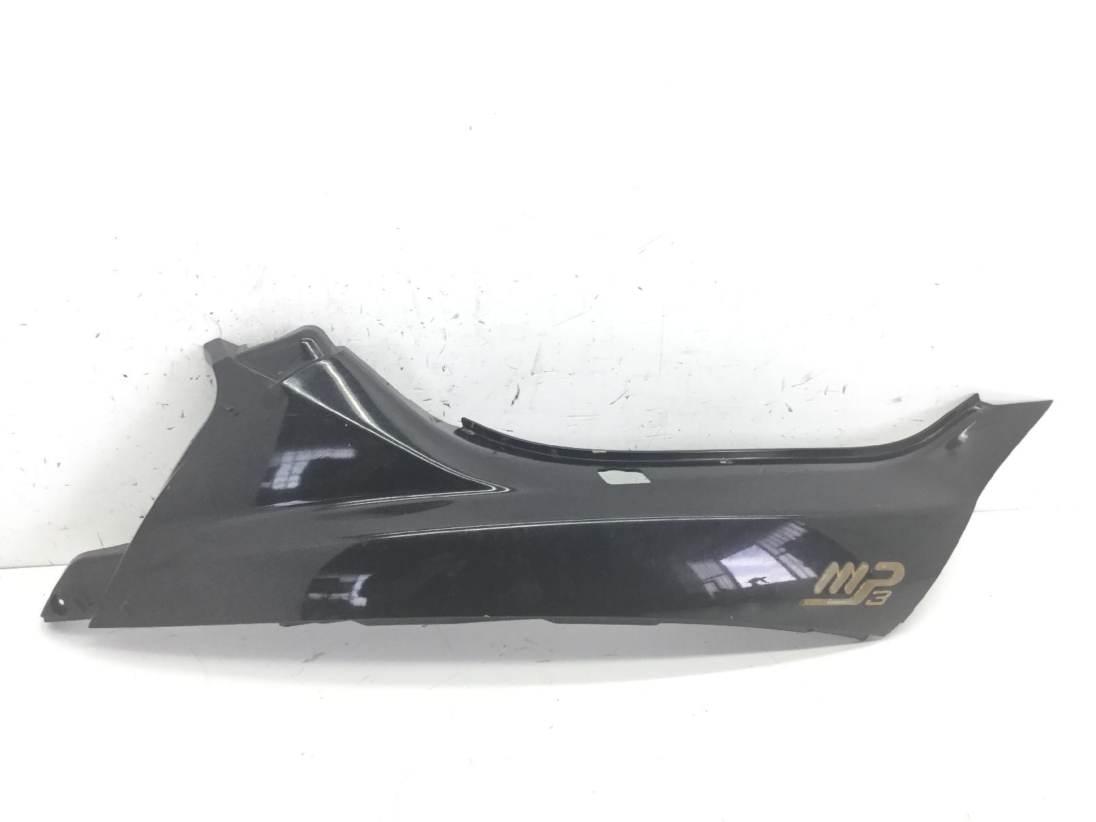 Piaggio mp3 250 carena fiancata posteriore destra 2006 2008 m47201