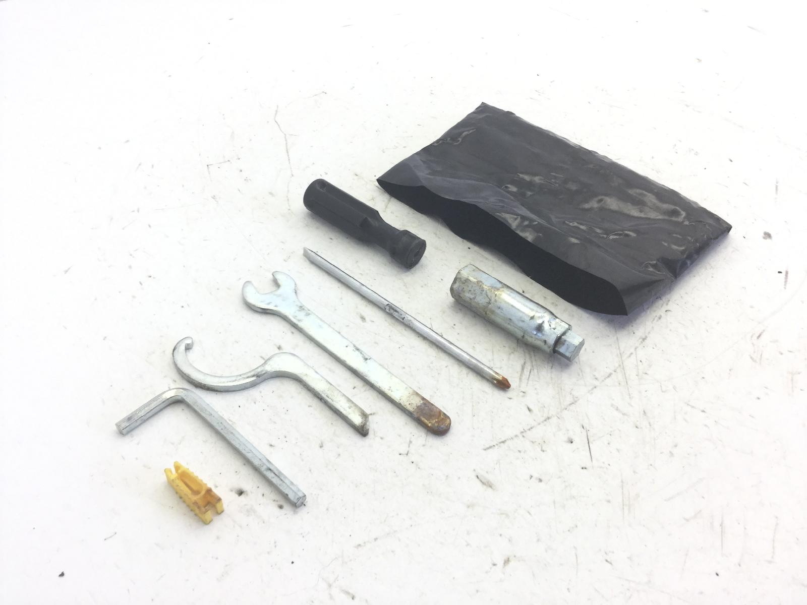 Piaggio mp3 250 kit attrezzi attrezzatura di bordo 2006 2008 m47201
