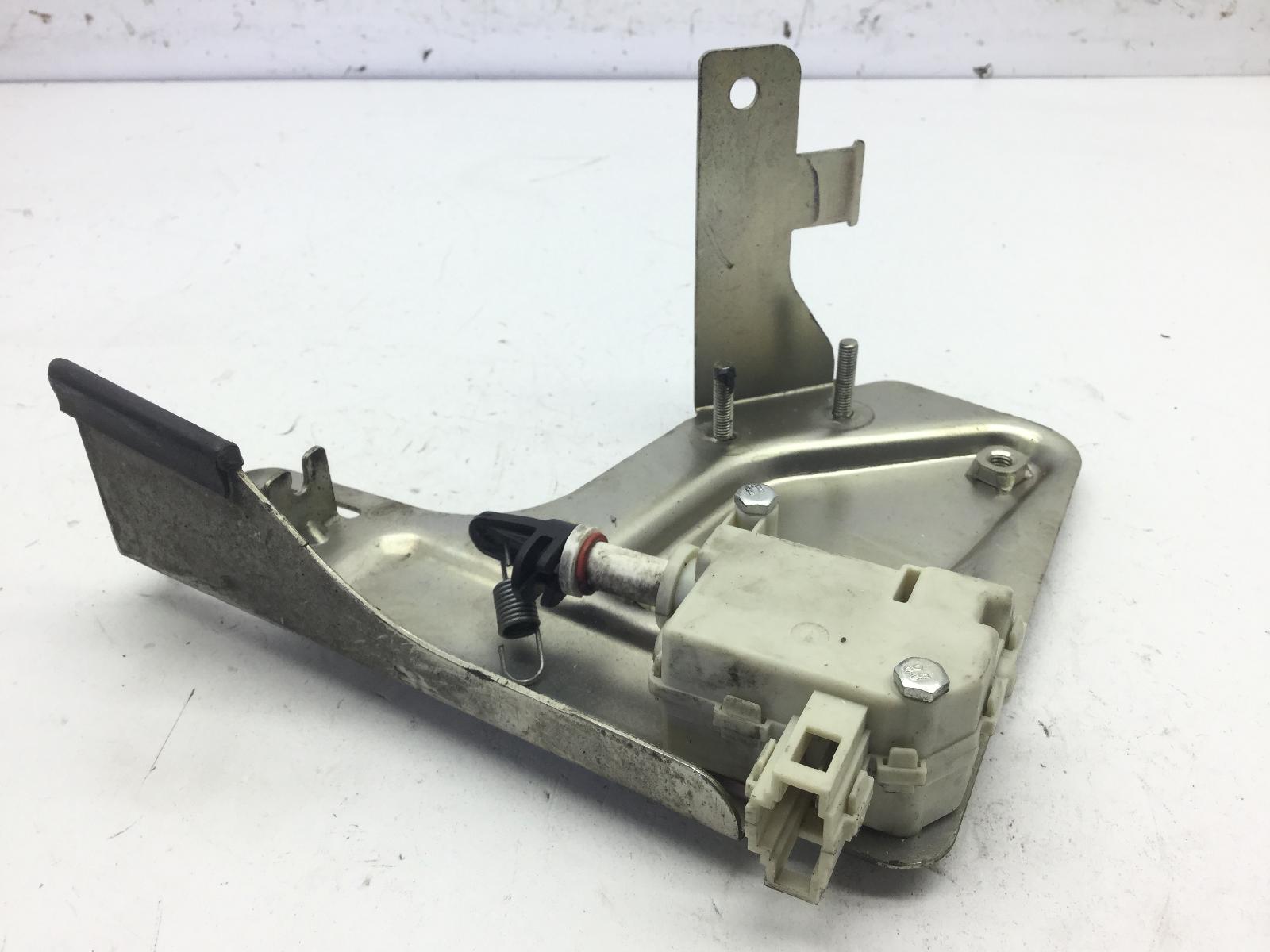 Piaggio mp3 250 attuatore apertura sella saddle e staffa 2006 2008 m47201