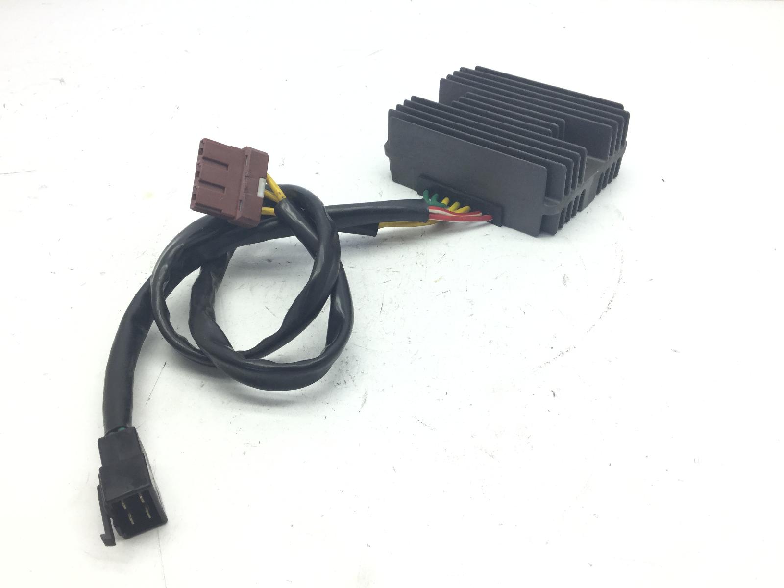 Piaggio mp3 250 regolatore di tensione 2006 2008 m47201