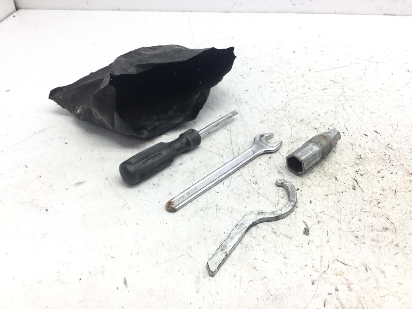 Piaggio liberty euro 3 125 kit attrezzi attrezzatura di bordo 2006 2008 m38600