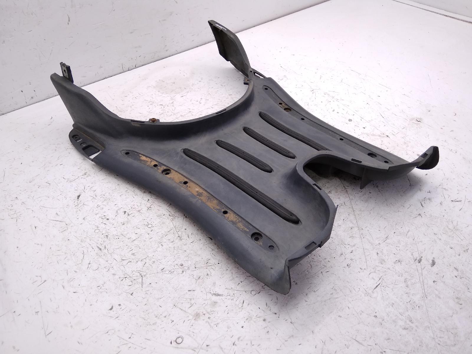 Piaggio liberty 4t 50 carena pedana pavimento - attacco rotto 2000 2002 c282