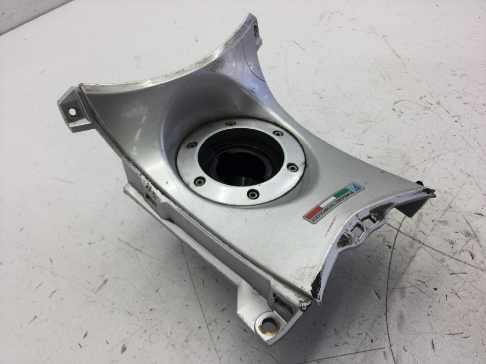 Piaggio beverly 4t 4v ie 300 carena coperchio centrale carburante benzina 2010 2016 m69200