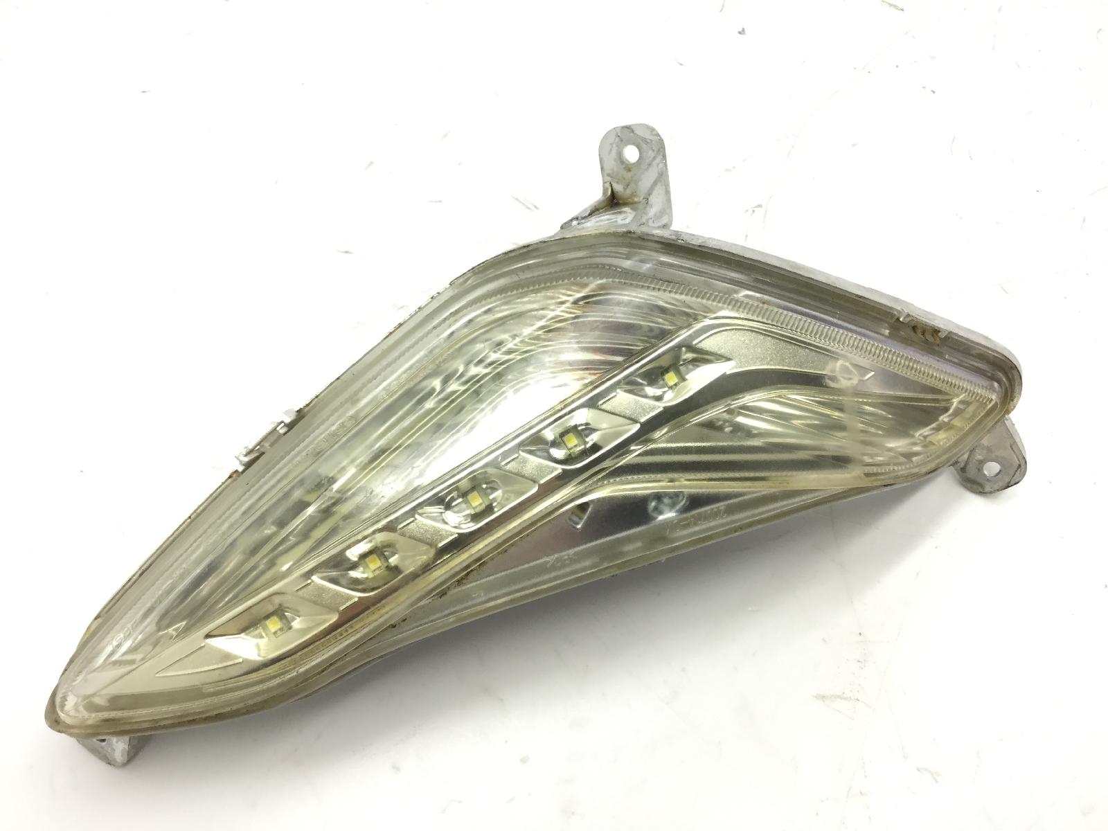 Piaggio beverly 4t 4v ie 300 freccia anteriore destra con attacco riparato 2010 2016 m69200
