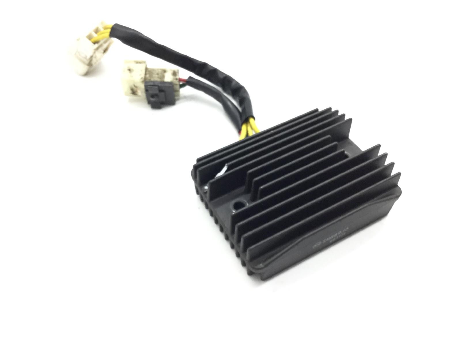 Piaggio beverly 4t 4v ie 300 regolatore di tensione con aletta rotta 2010 2016 m69200