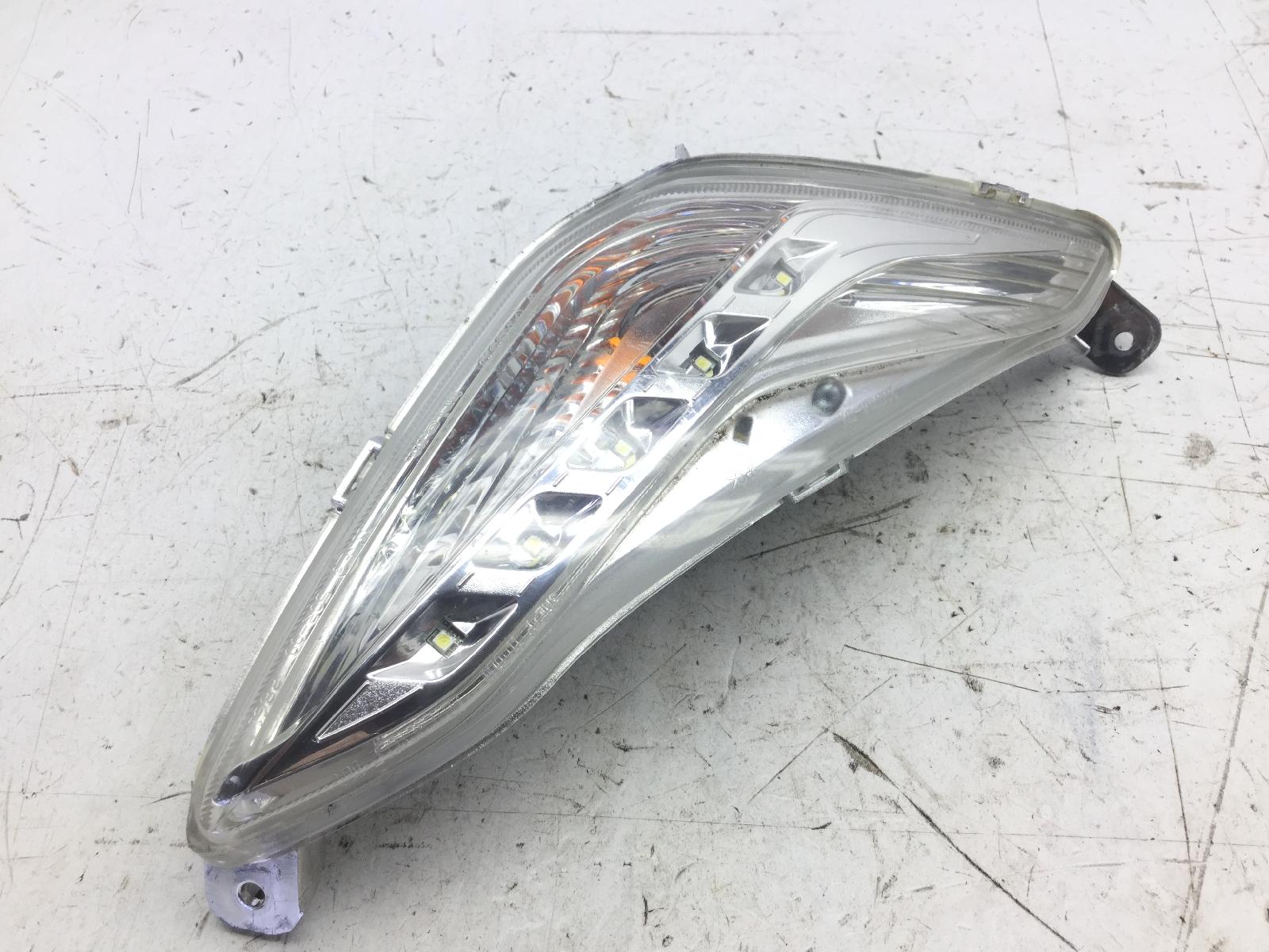 Piaggio beverly 4t 4v ie 300 freccia anteriore destra con attacco rotto 2010 2016 m69200