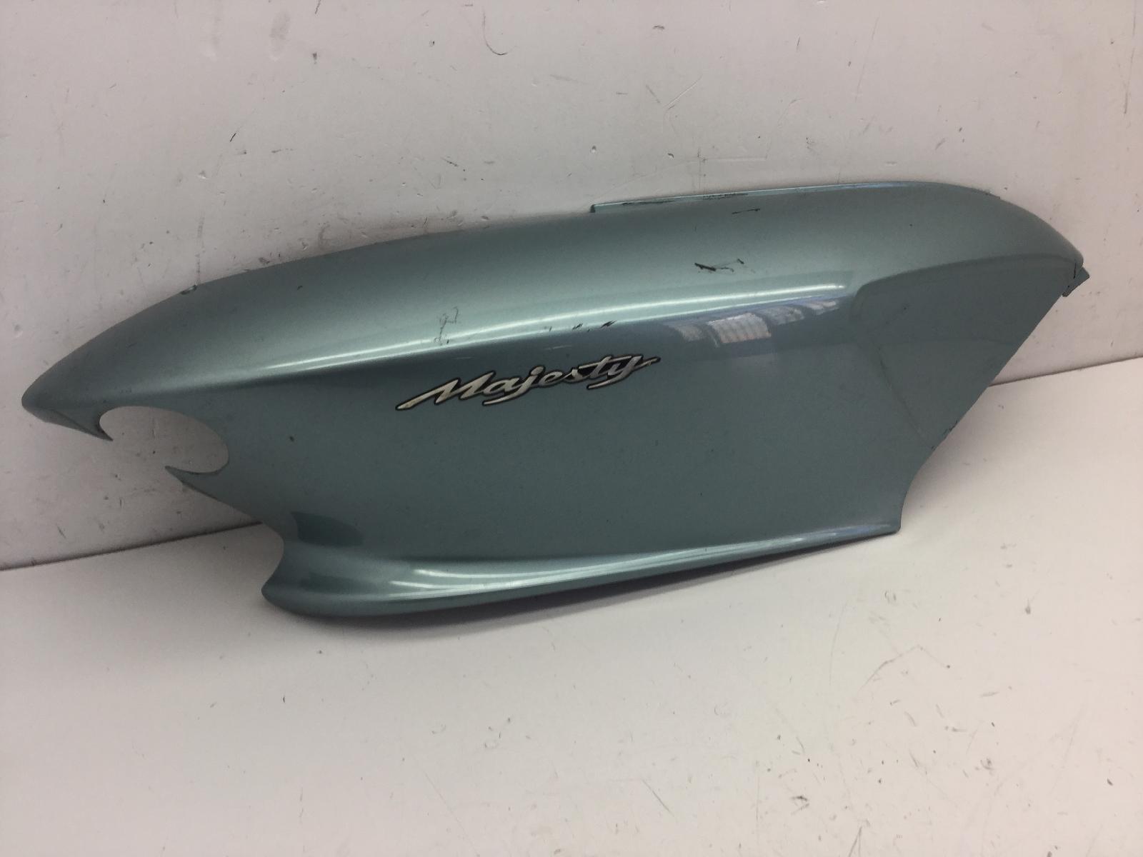 Yamaha majesty yp 125 carena fiancata posteriore destra con attacco rotto 2003 2005 se066