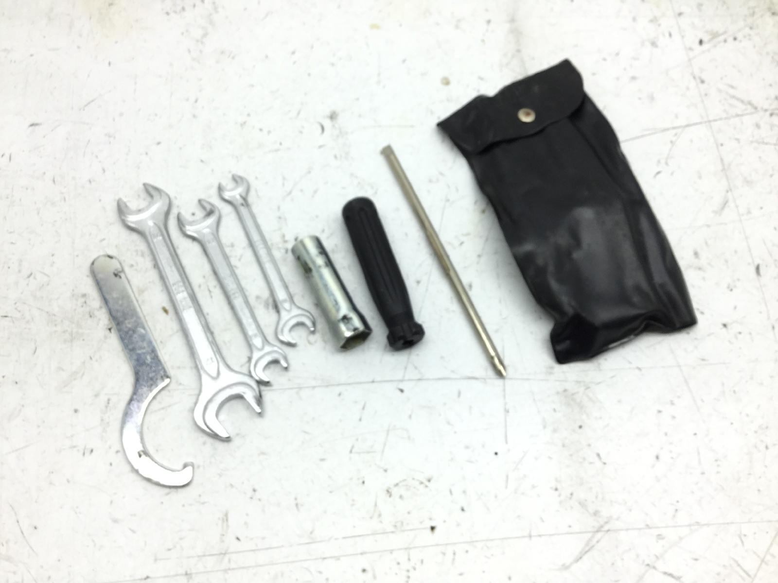 Yamaha majesty yp 125 kit attrezzi di bordo 2003 2005 se066